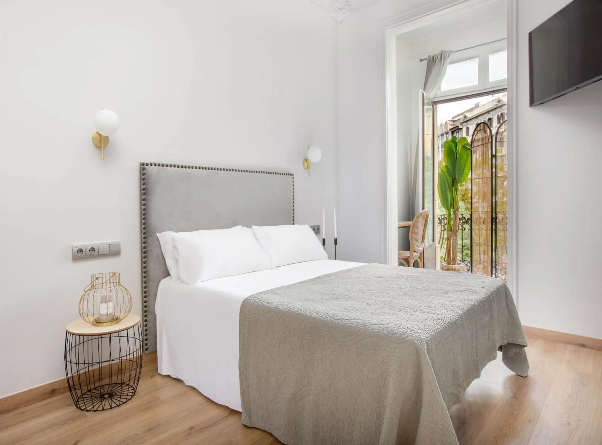 Photo of the whole room, Bed in La Maison de Barcelone
