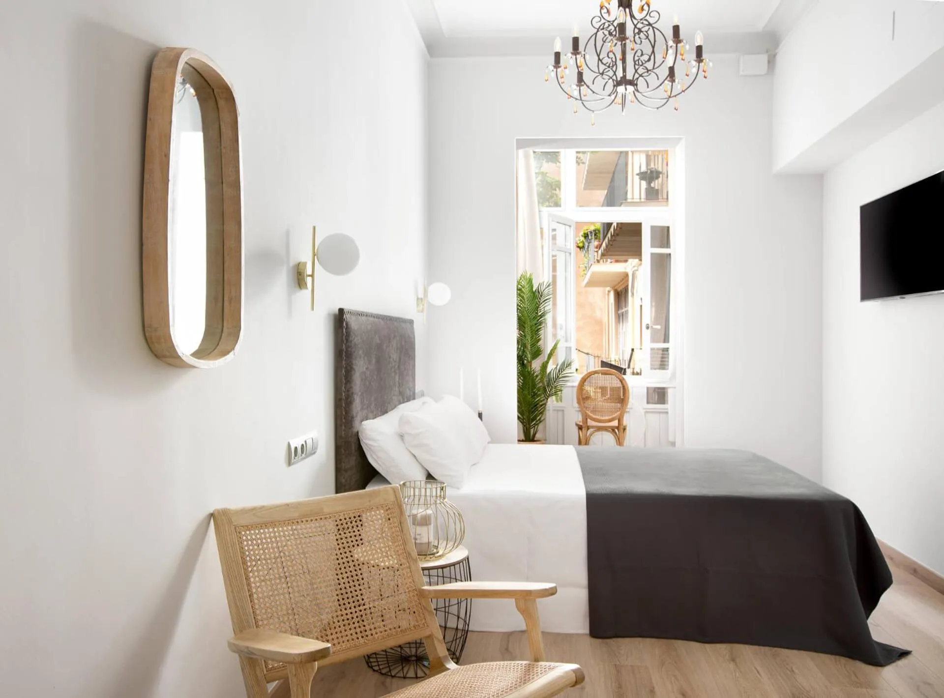 Photo of the whole room in La Maison de Barcelone