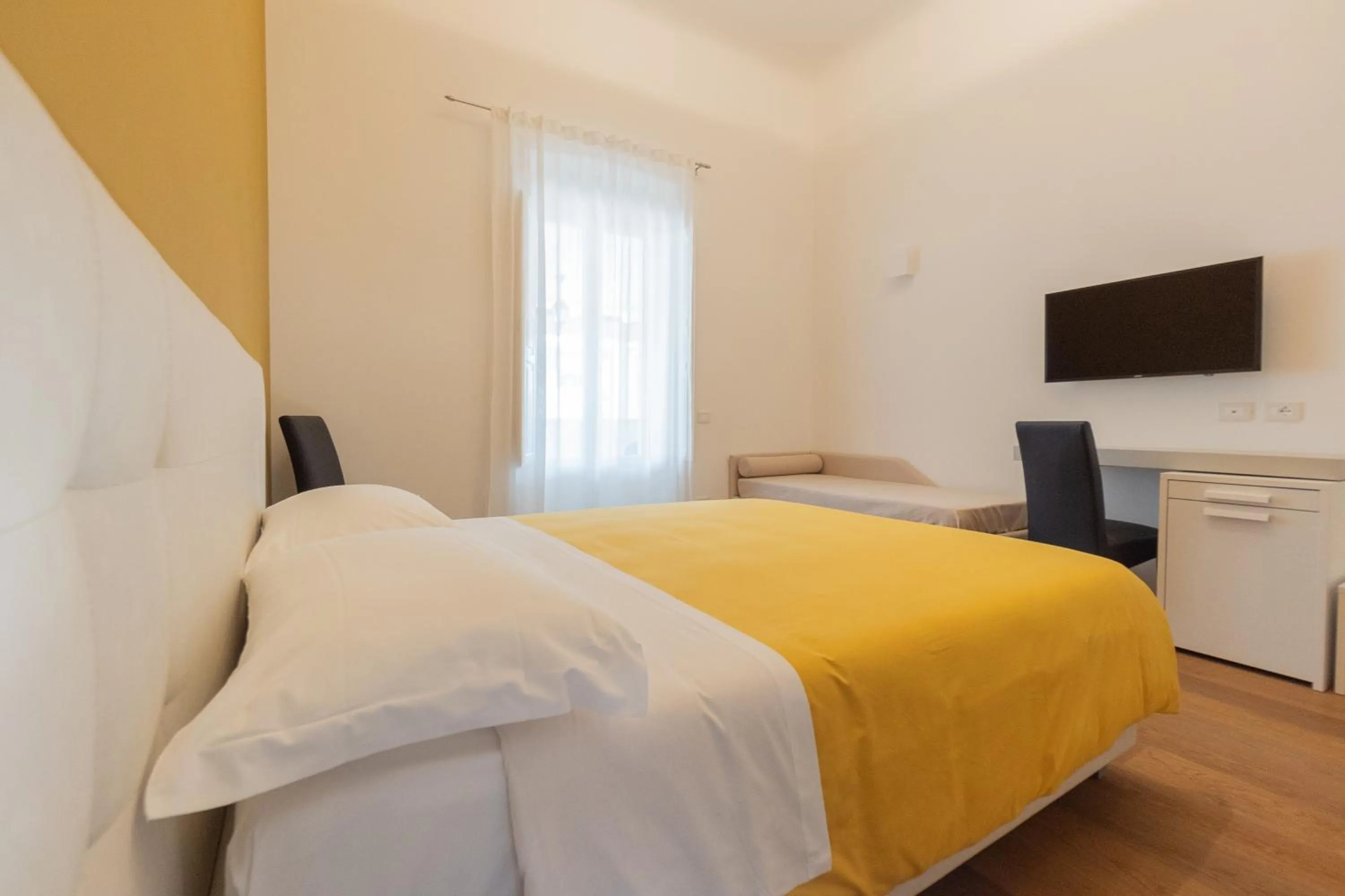 TV and multimedia, Bed in B&B "Corte Mopps" Grottaglie città della ceramica - SPA Elysium