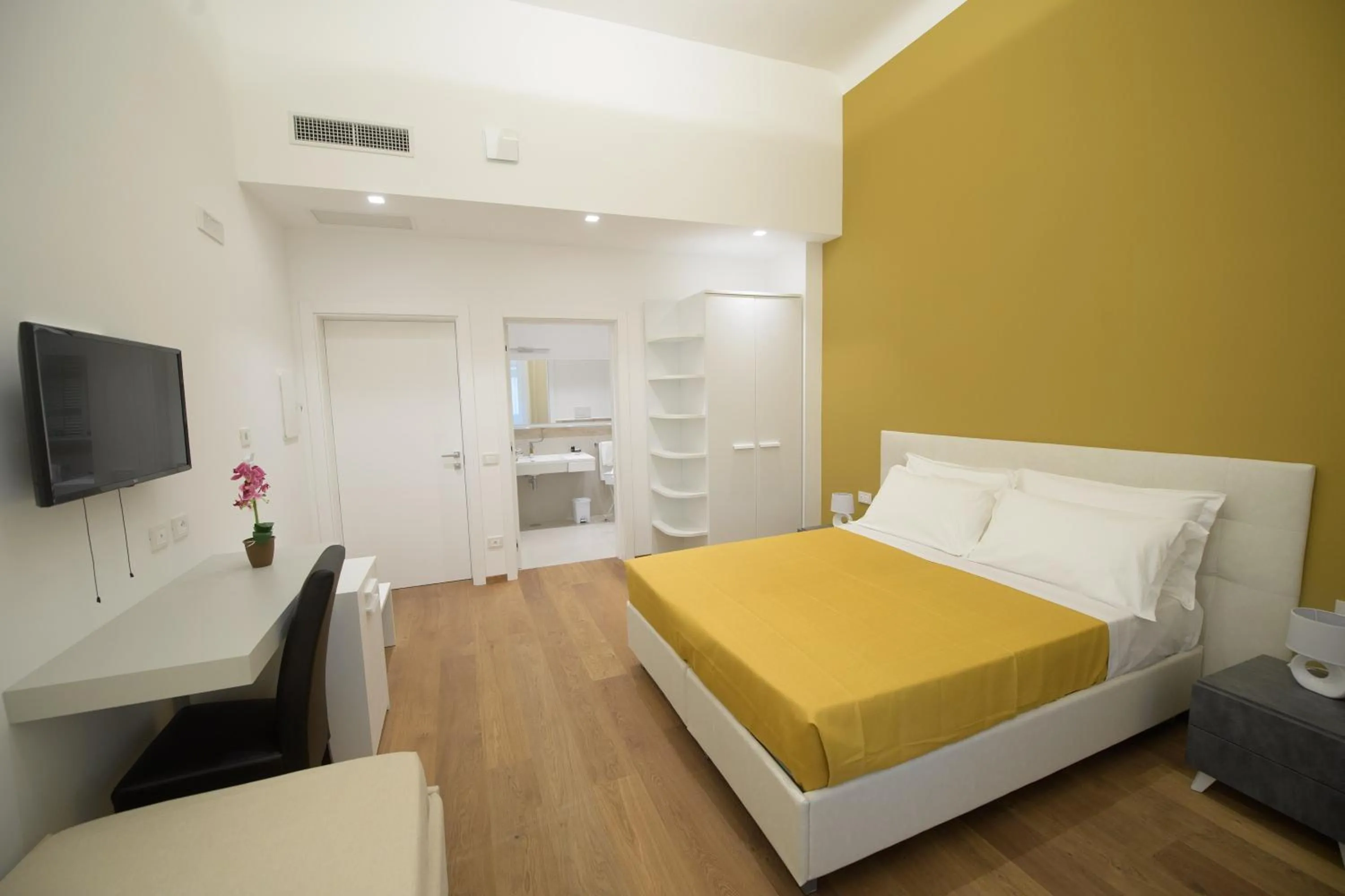 TV and multimedia, Bed in B&B "Corte Mopps" Grottaglie città della ceramica - SPA Elysium