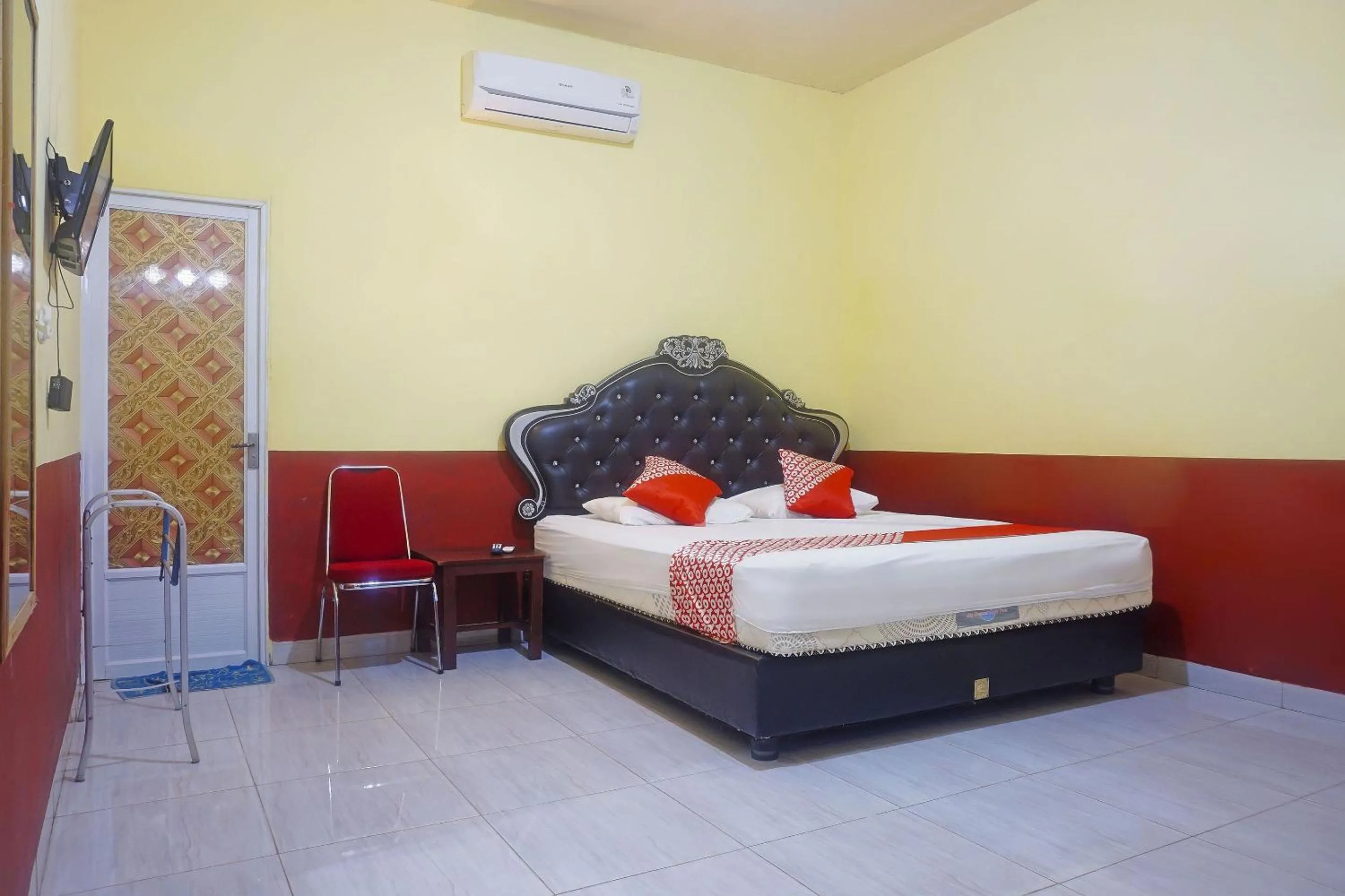 Bedroom, Bed in Hotel O Sari Jeneponto