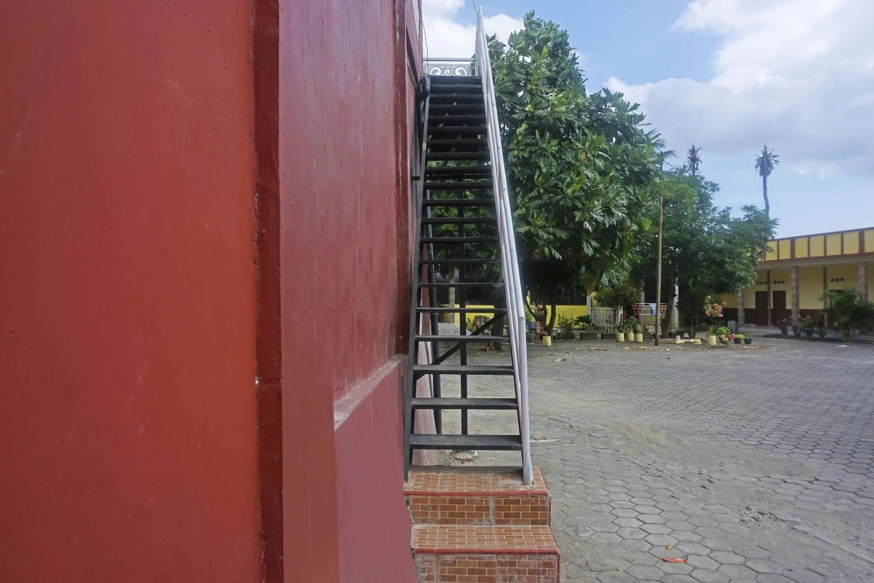 Lobby or reception in Hotel O Sari Jeneponto