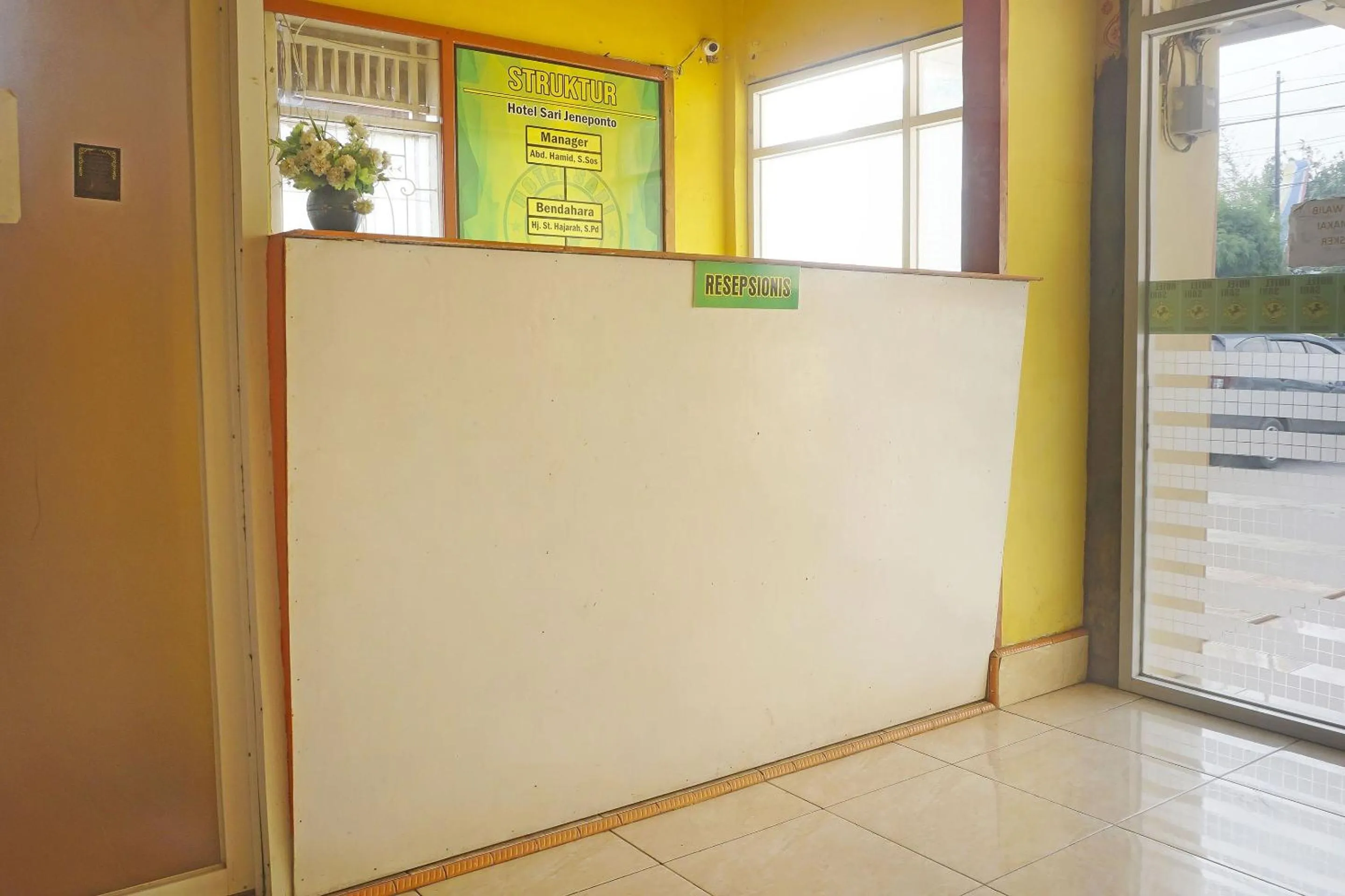 Lobby or reception in Hotel O Sari Jeneponto