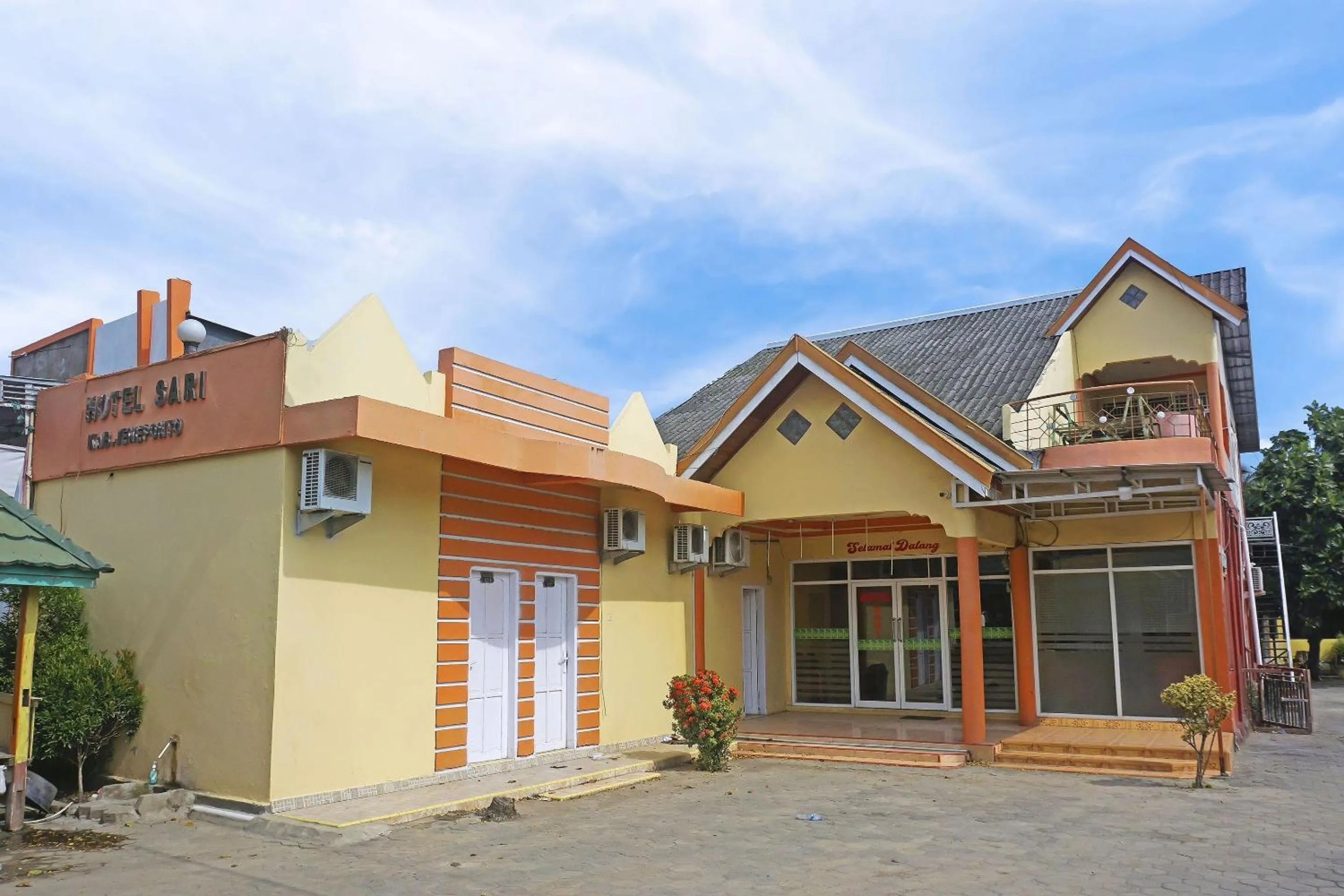 Facade/entrance in Hotel O Sari Jeneponto