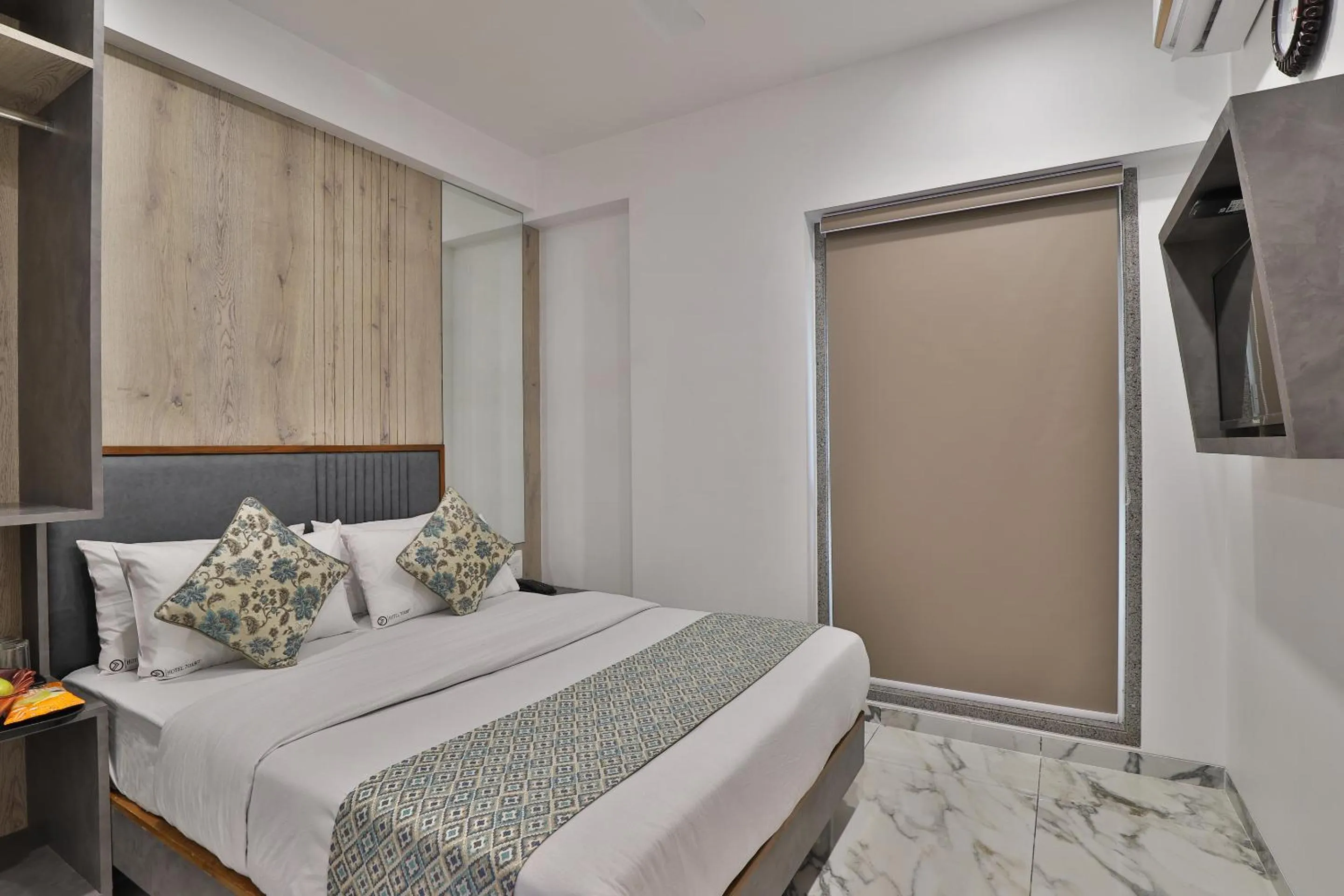 Bedroom, Bed in 7 Orbit Hotel, Surat