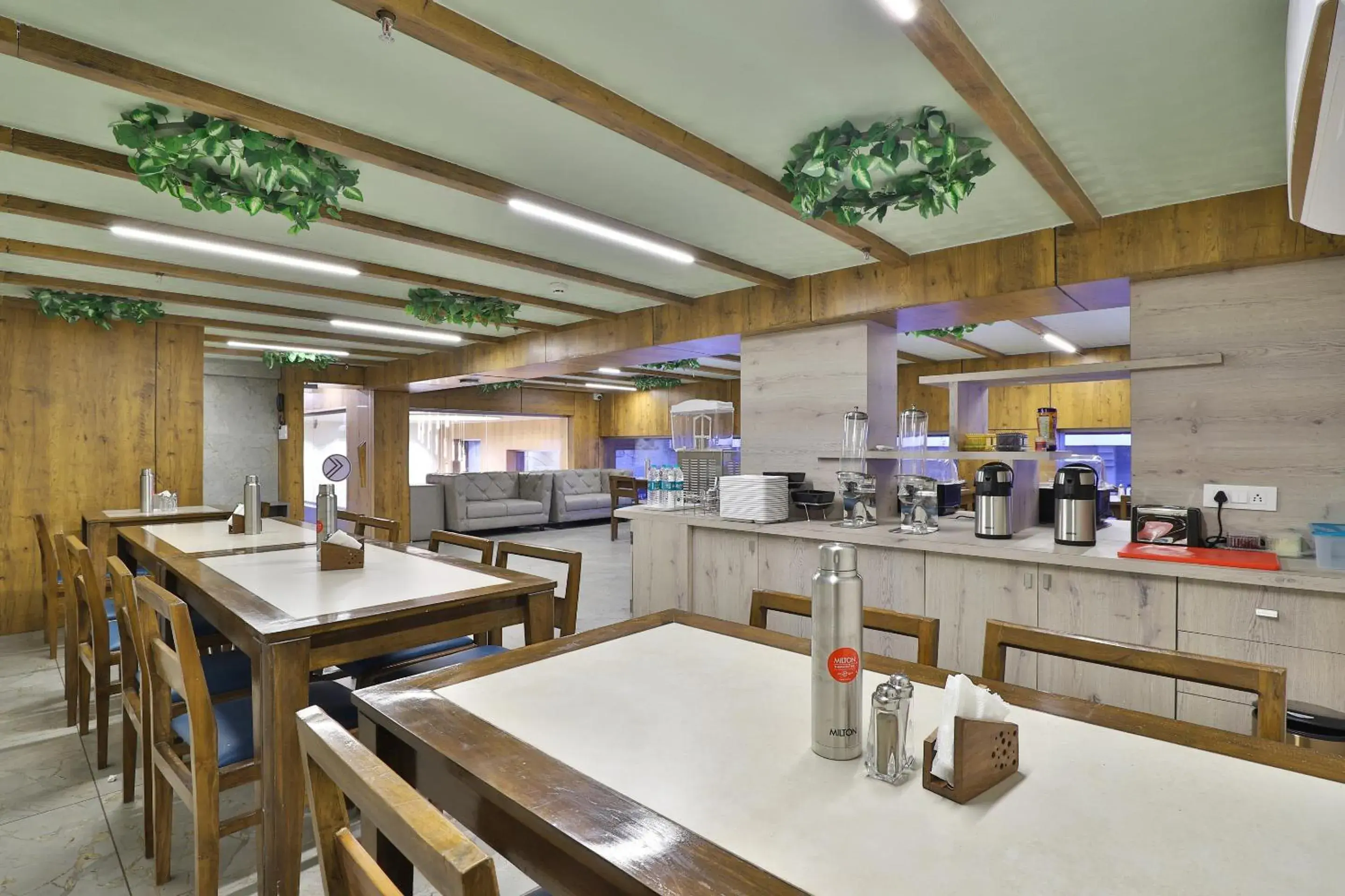 Restaurant/places to eat in 7 Orbit Hotel, Surat Restaurant/places to eat in 7 Orbit Hotel, Surat