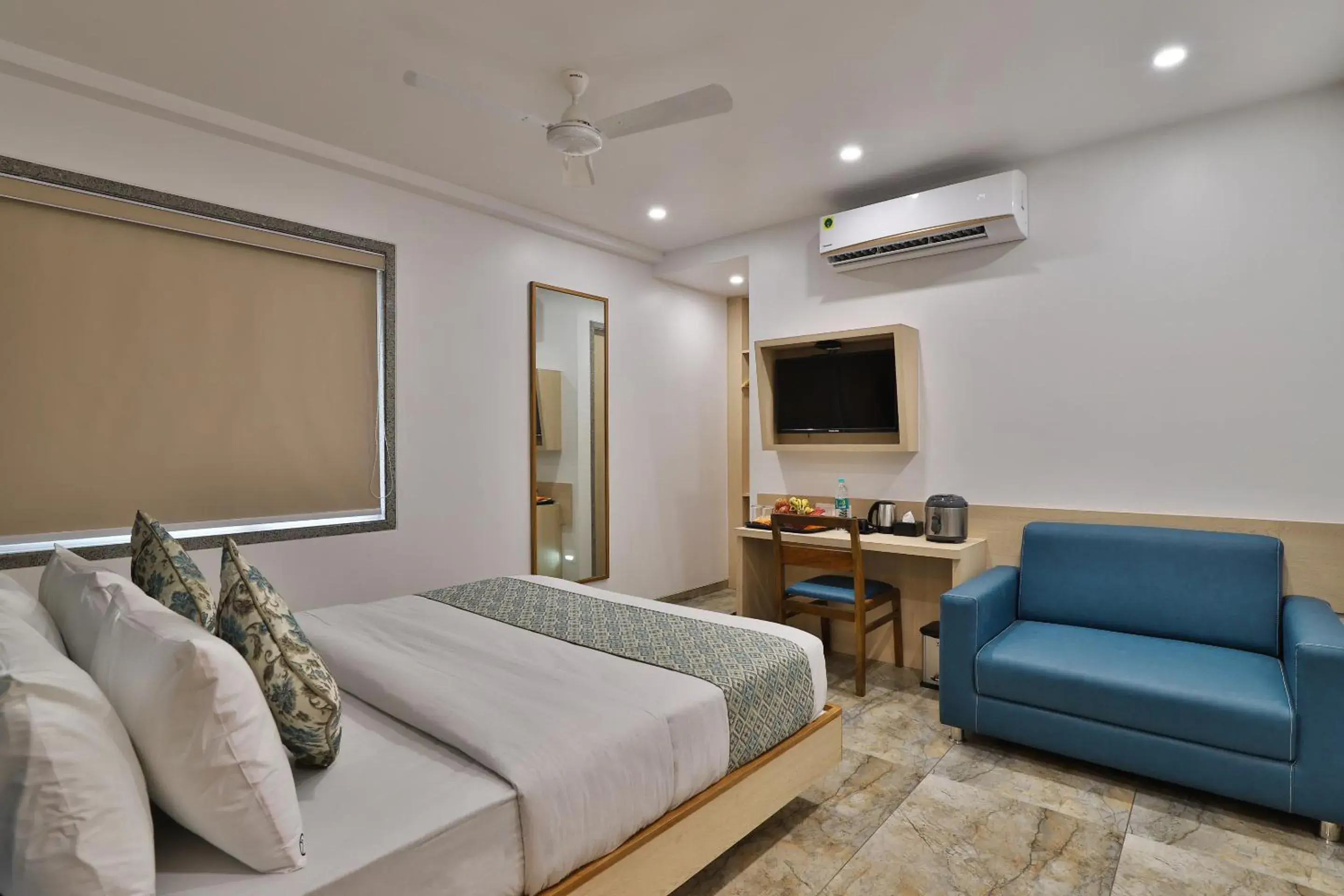 Photo of the whole room in 7 Orbit Hotel, Surat Photo of the whole room in 7 Orbit Hotel, Surat