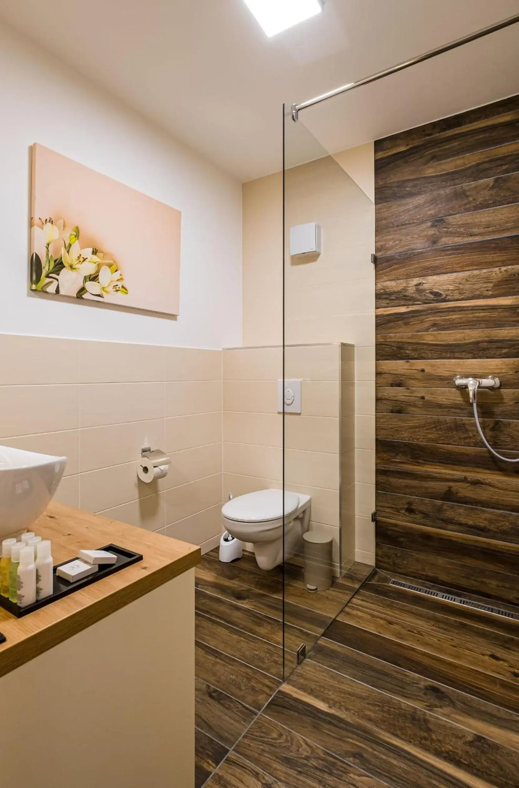 Bathroom in Kistücsök Food & Room Bathroom in Kistücsök Food & Room