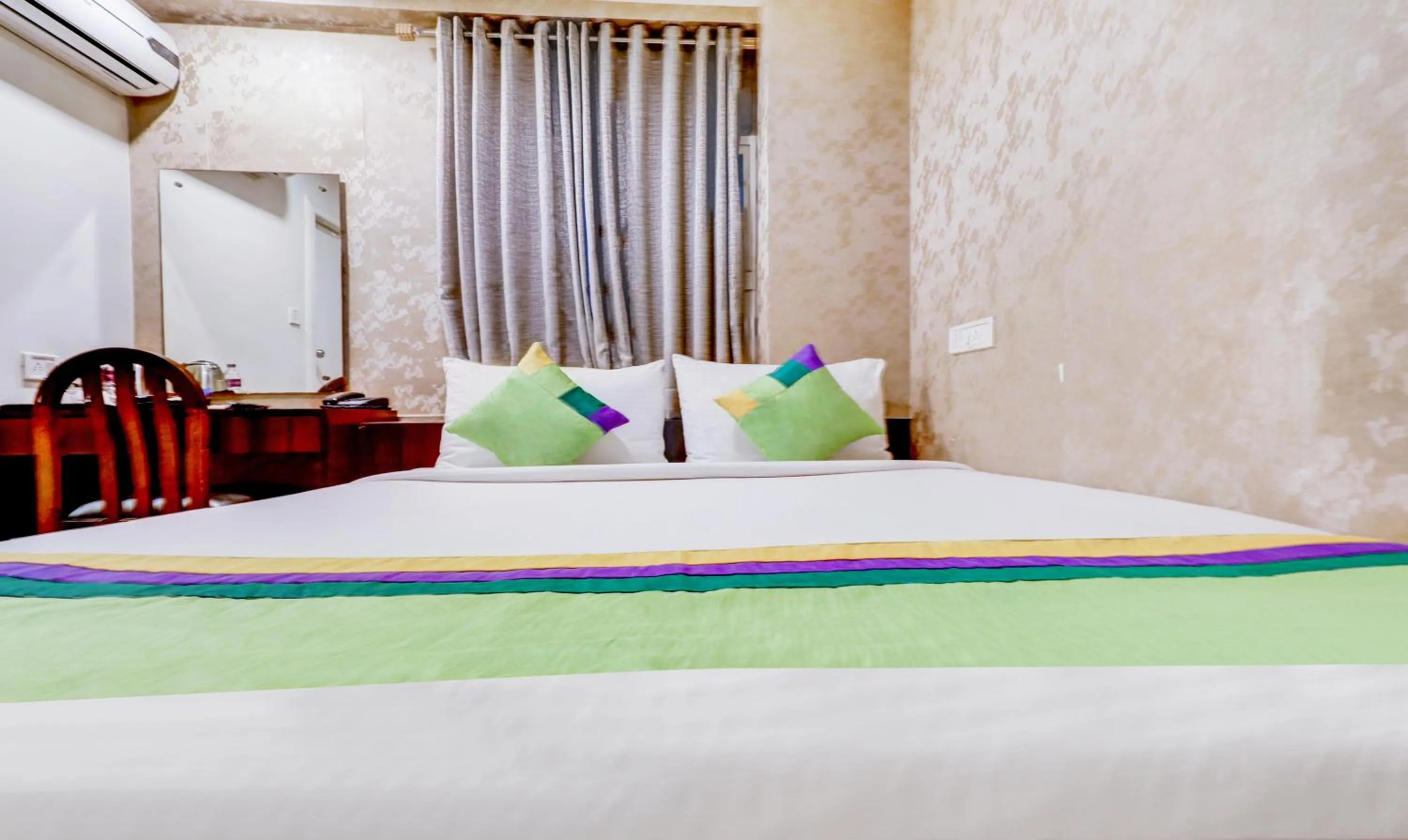 Photo of the whole room in Treebo Paul's Inn