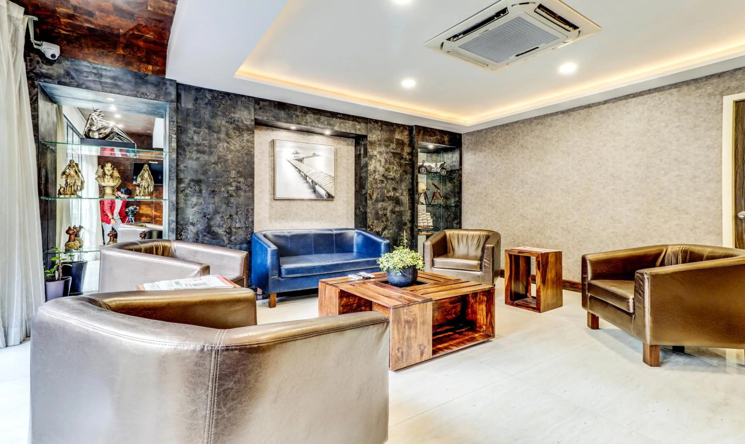 Seating area in Treebo Paul's Inn