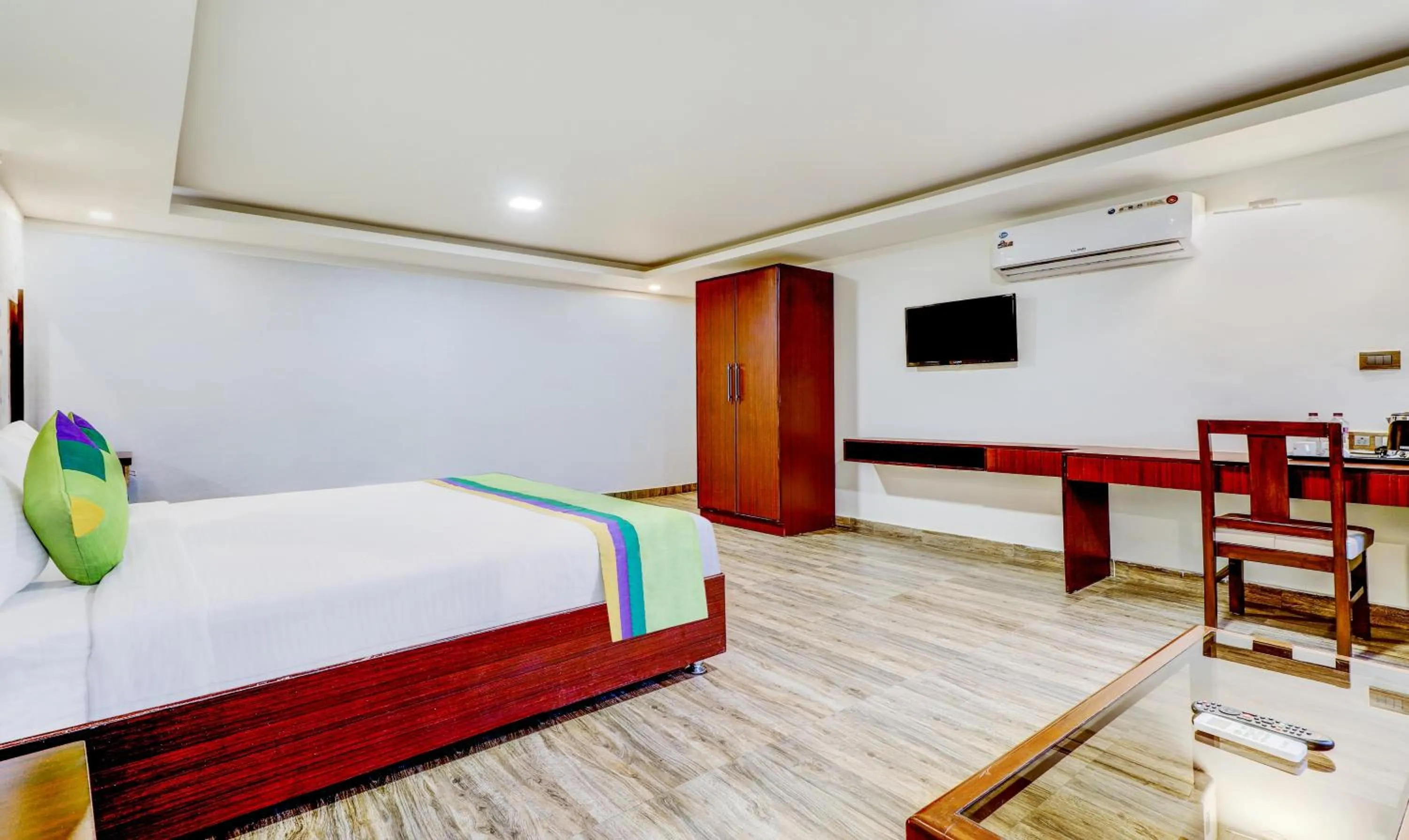 Photo of the whole room in Treebo Paul's Inn