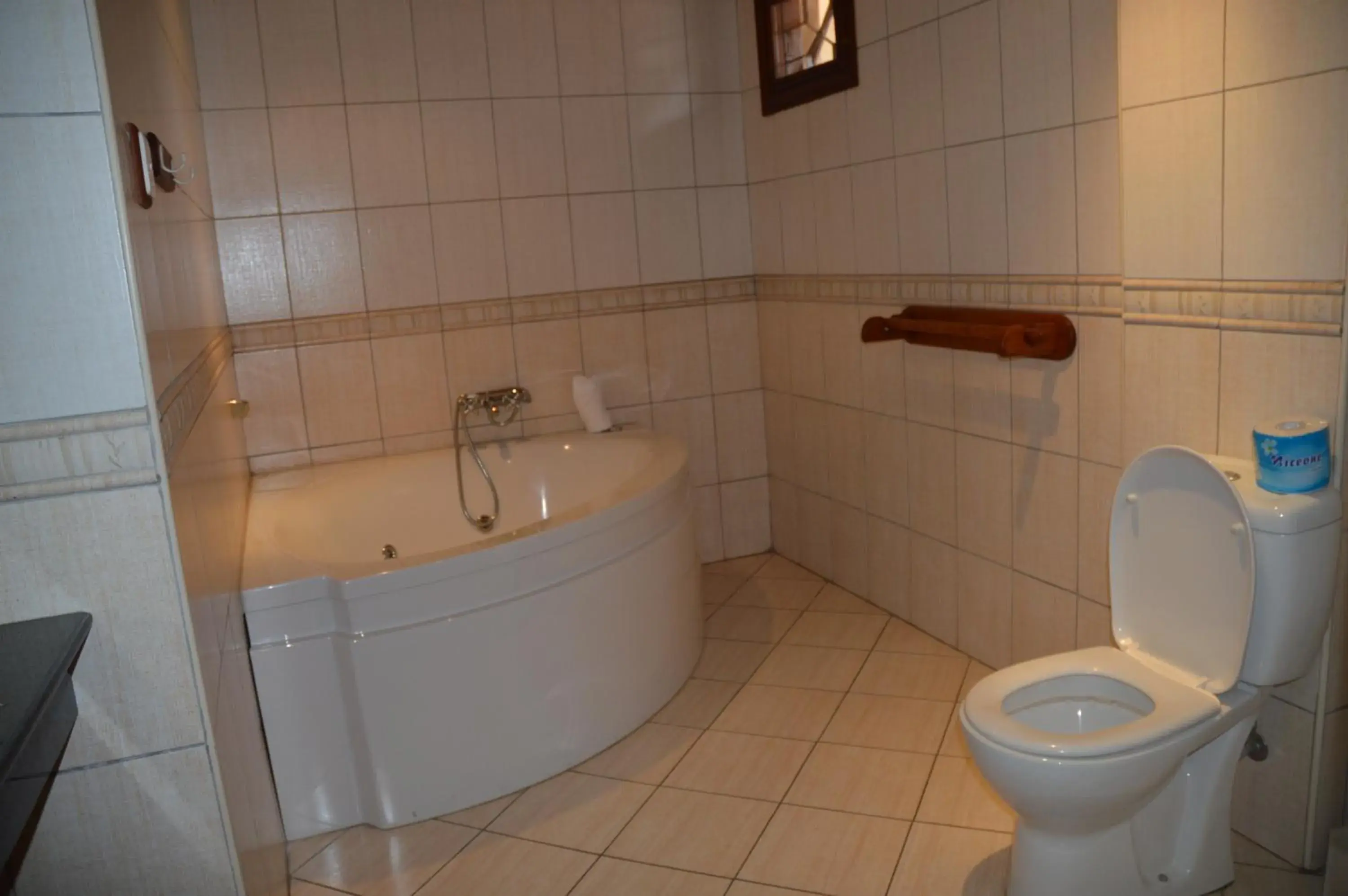 Property building in Ryan's Bay Hotel Property building in Ryan's Bay Hotel