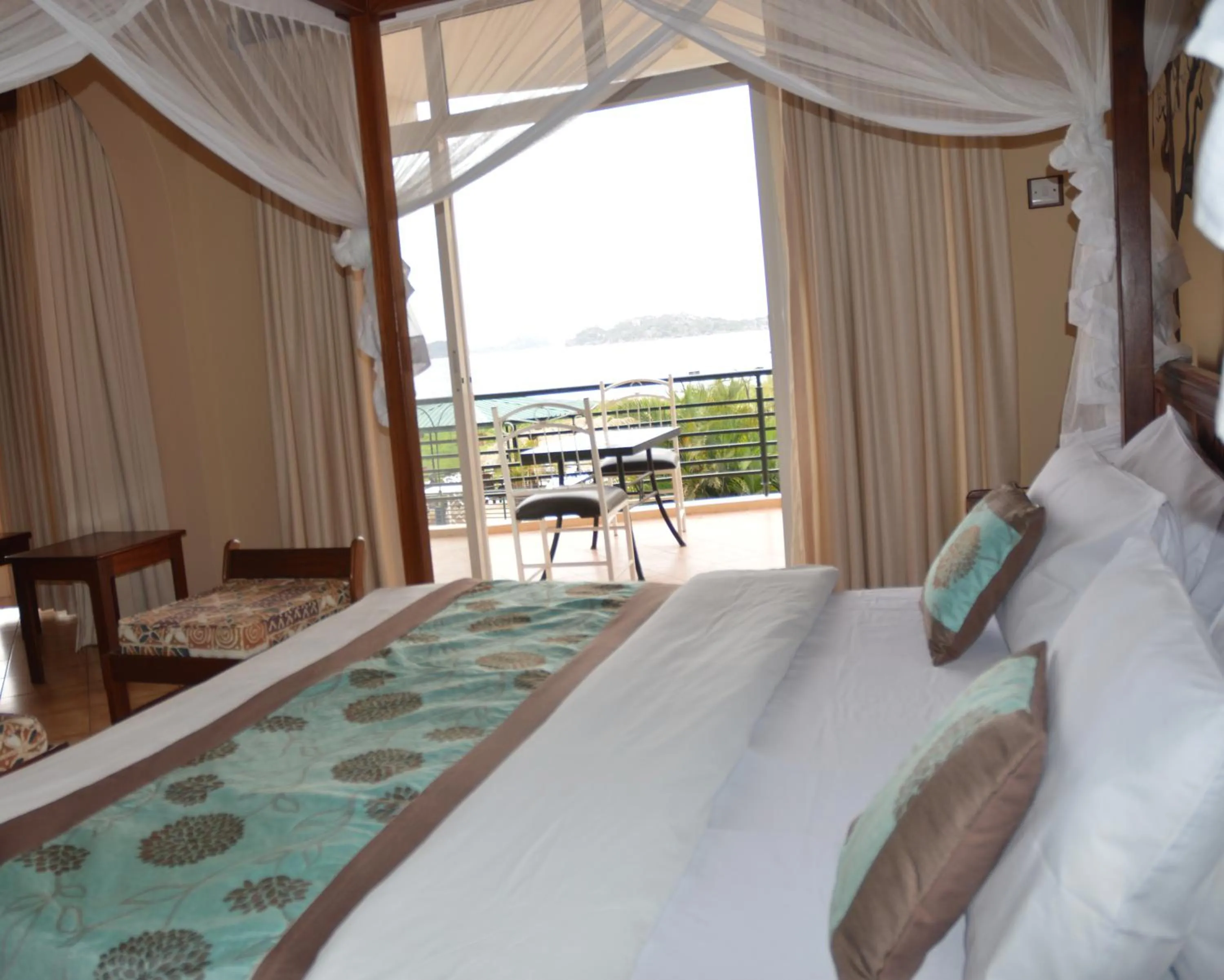 Bed in Ryan's Bay Hotel