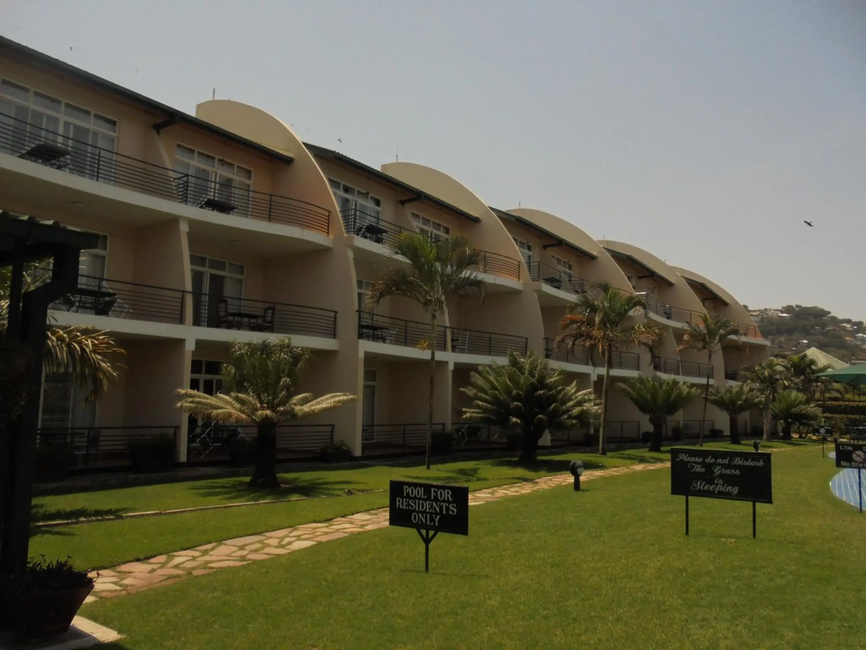 Property building in Ryan's Bay Hotel Property building in Ryan's Bay Hotel