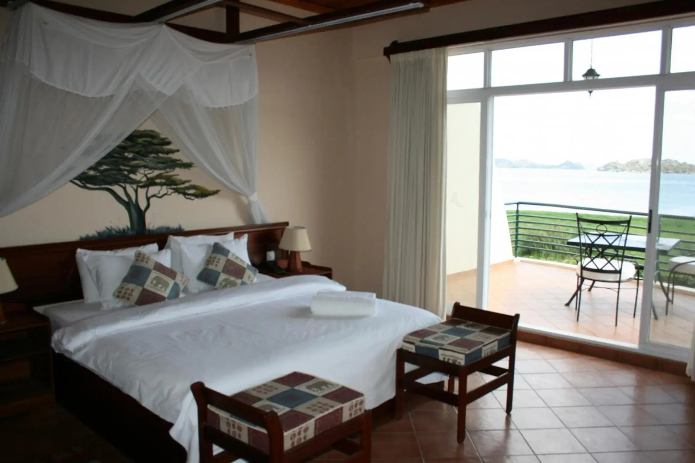 Bedroom, Bed in Ryan's Bay Hotel Bedroom, Bed in Ryan's Bay Hotel