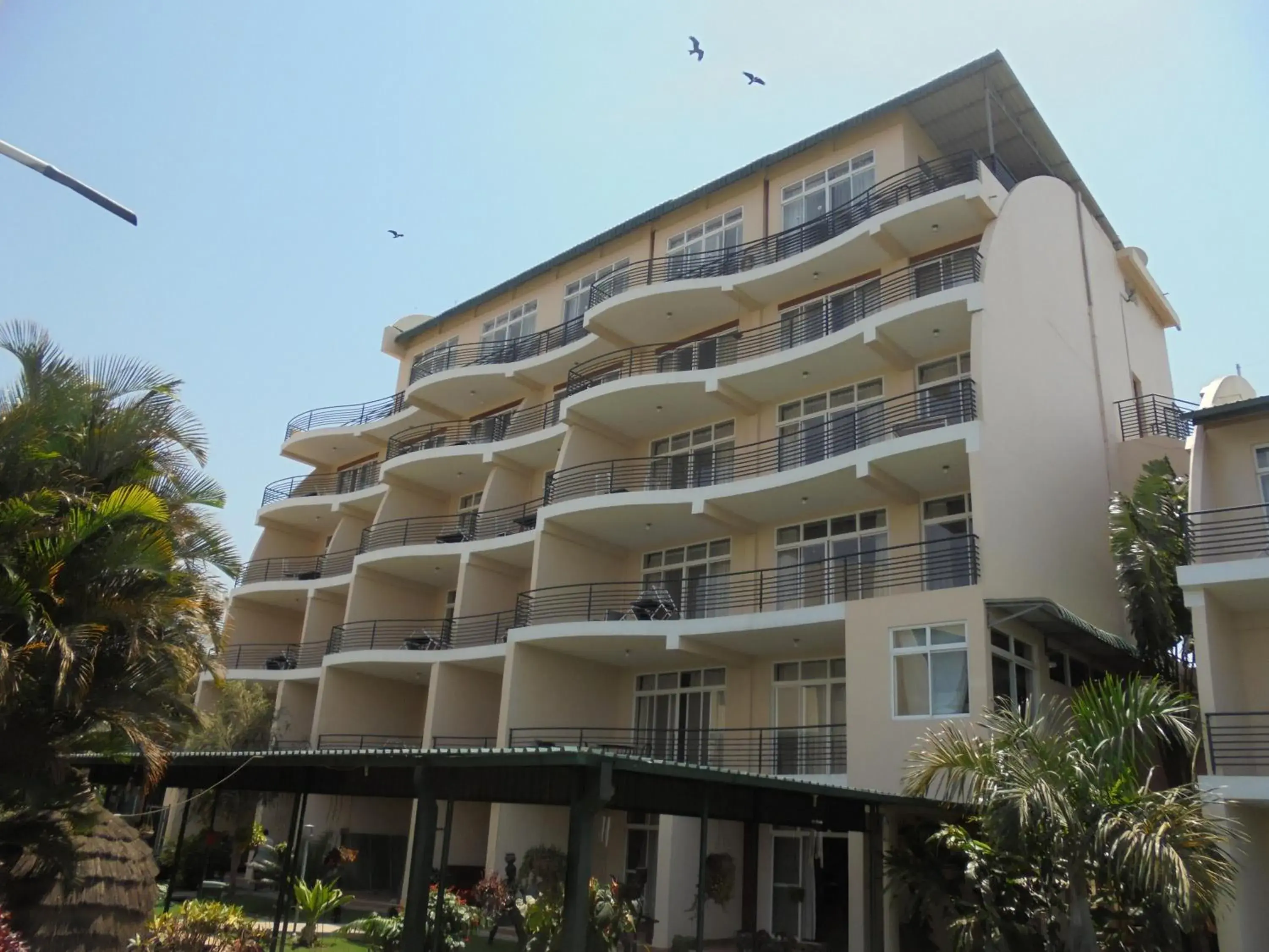 Property building in Ryan's Bay Hotel Property building in Ryan's Bay Hotel