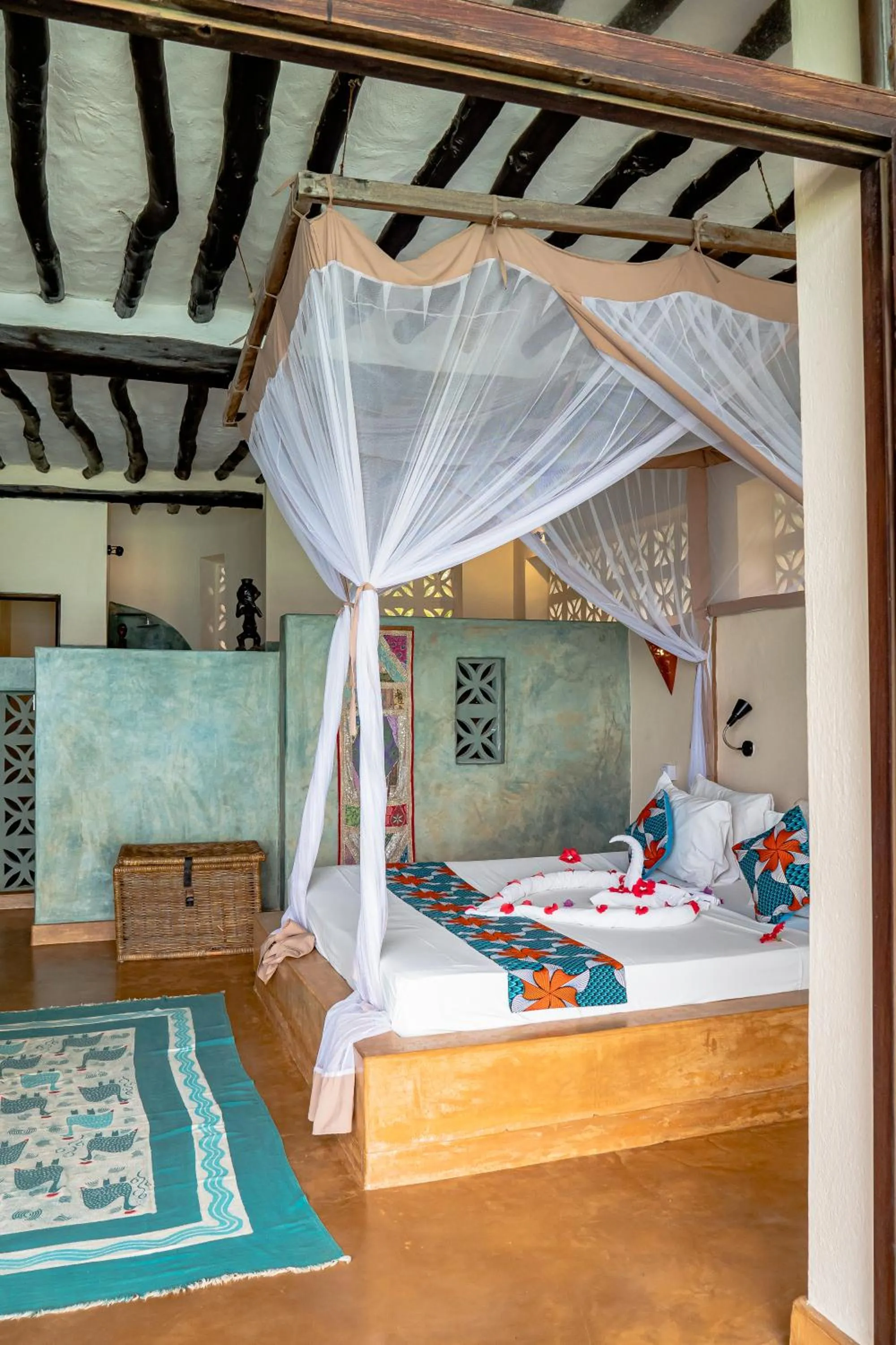 Decorative detail, Bed in Sunshine Marine Lodge