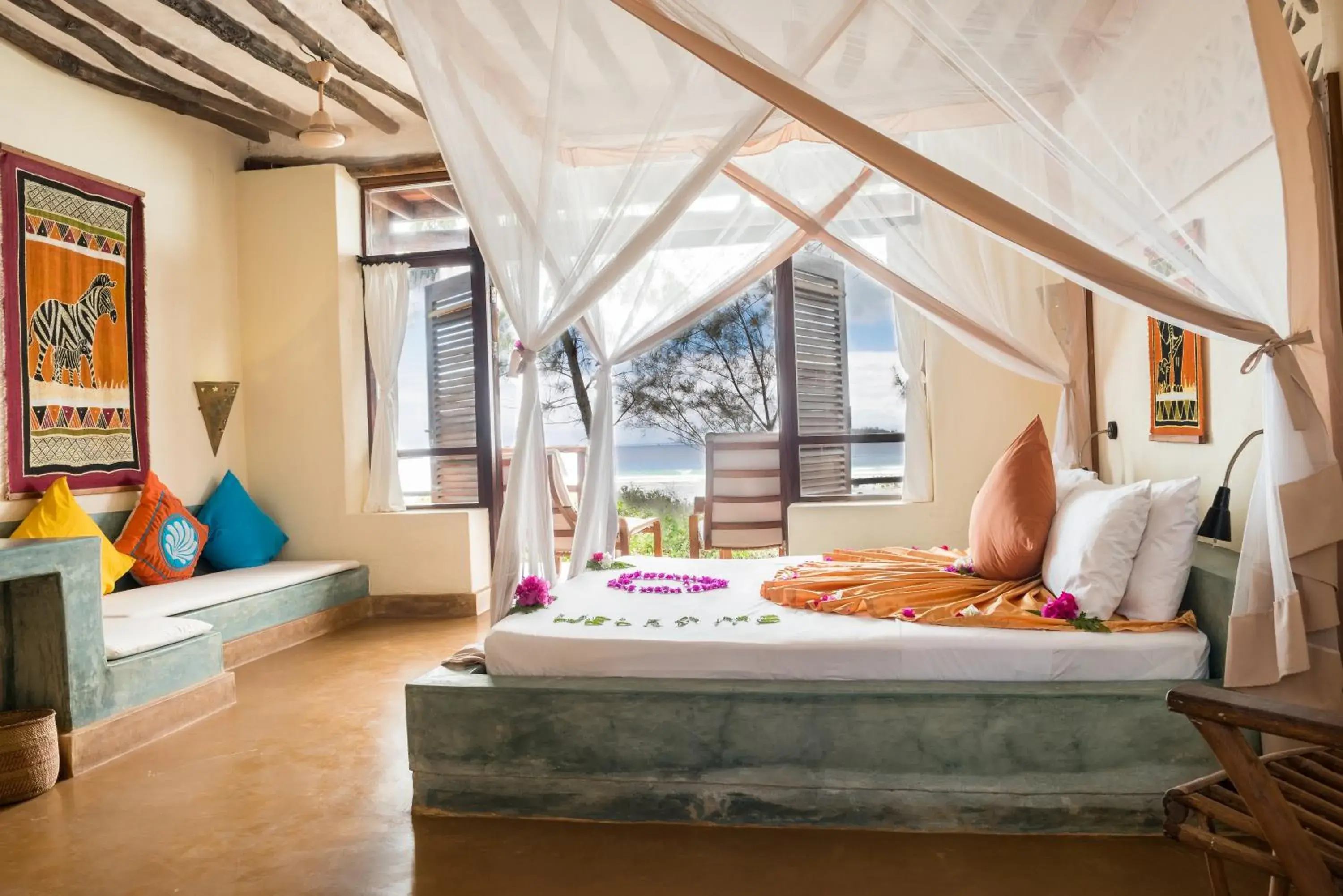 Patio, Bed in Sunshine Marine Lodge Patio, Bed in Sunshine Marine Lodge