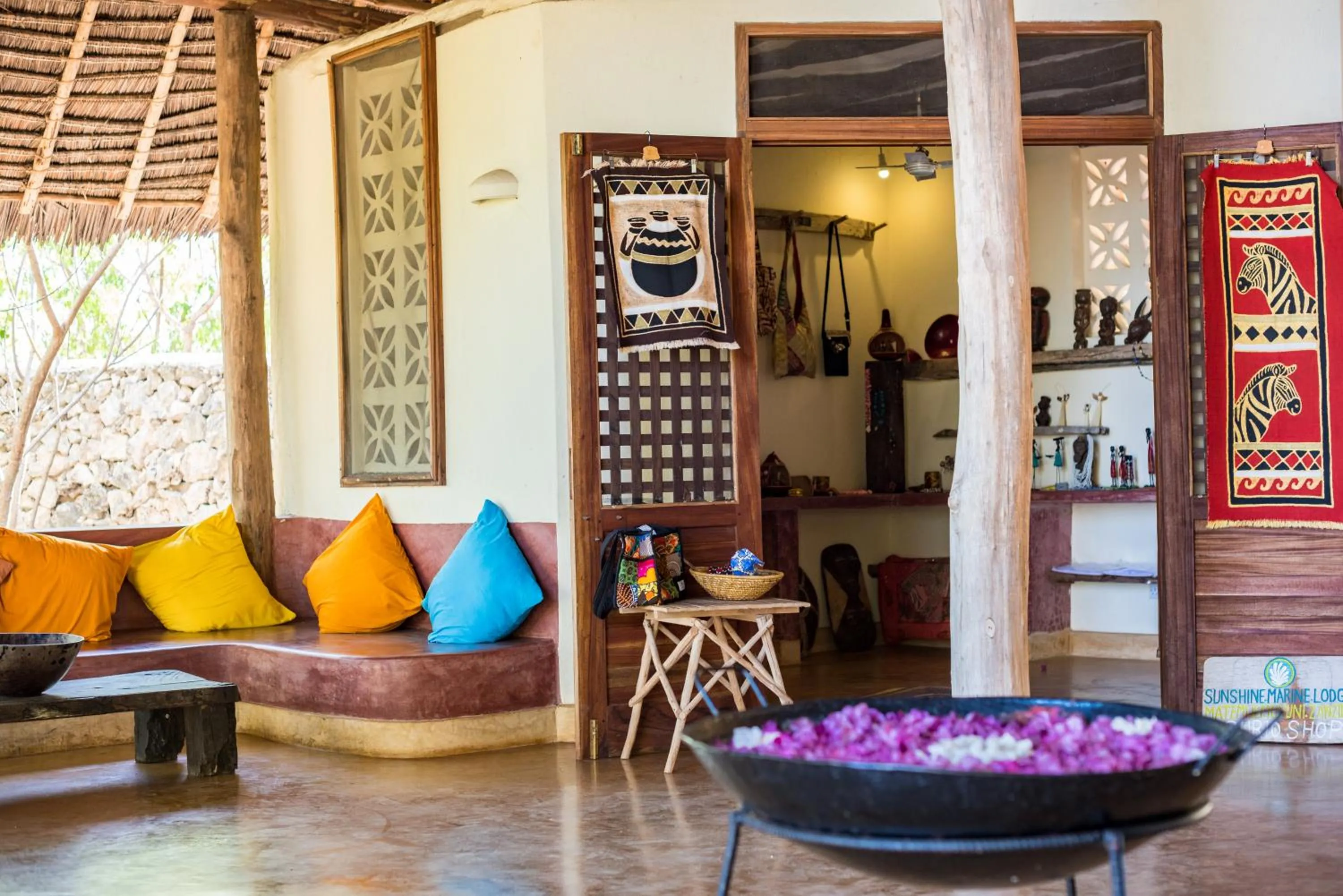 On-site shops in Sunshine Marine Lodge