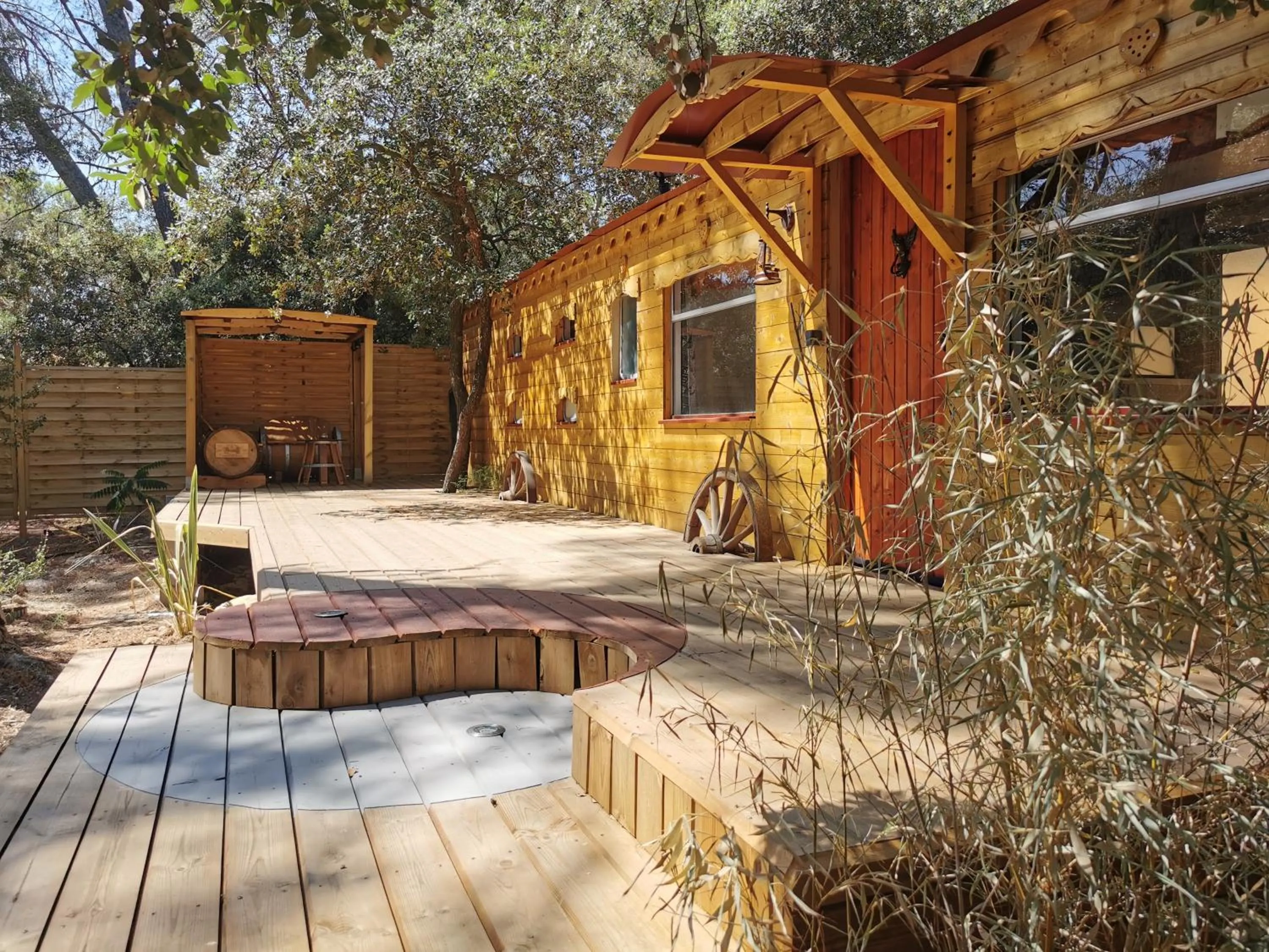 Facade/entrance in Interlude