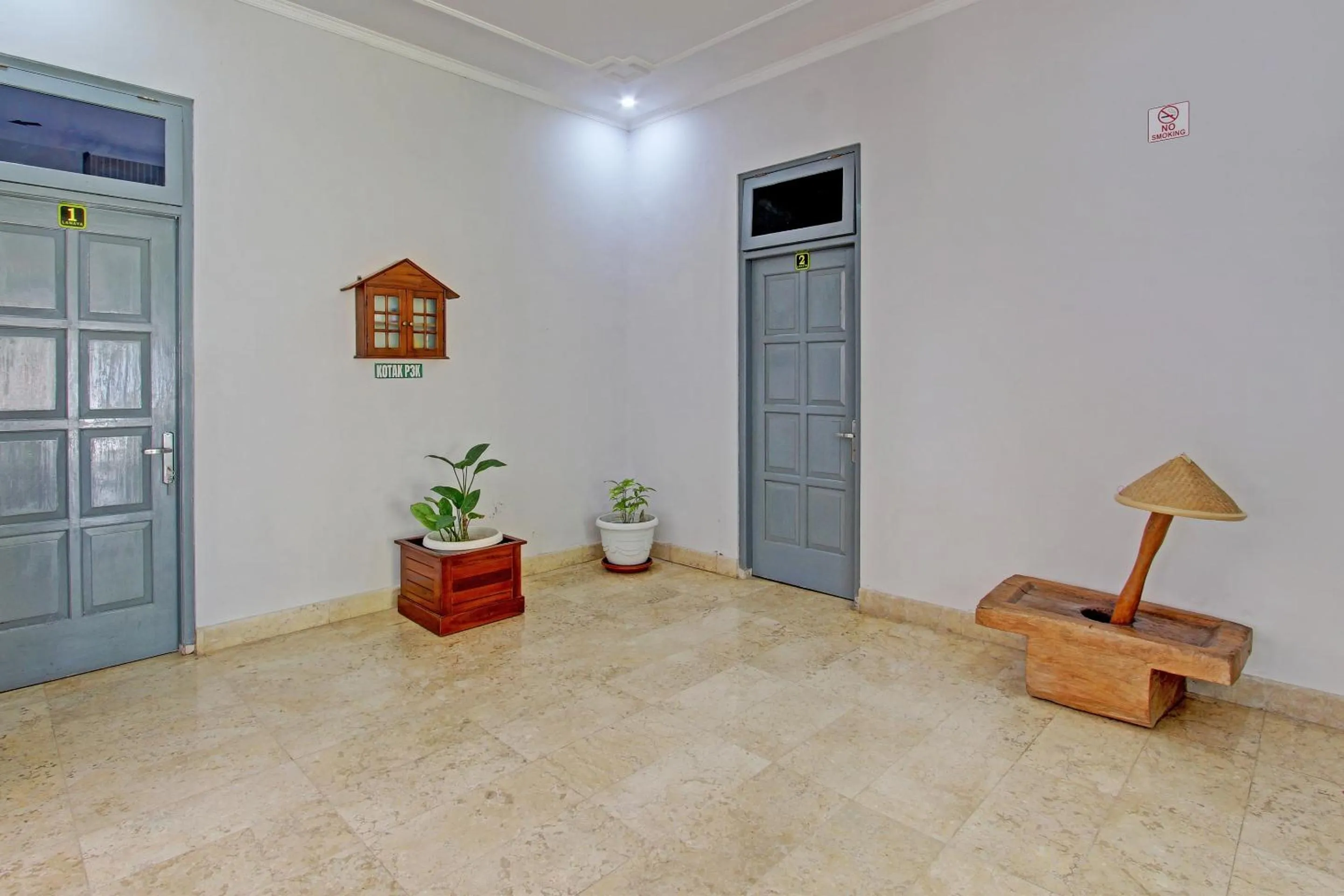 Lobby or reception in OYO Life 92686 Lanaya Guesthouse Syariah