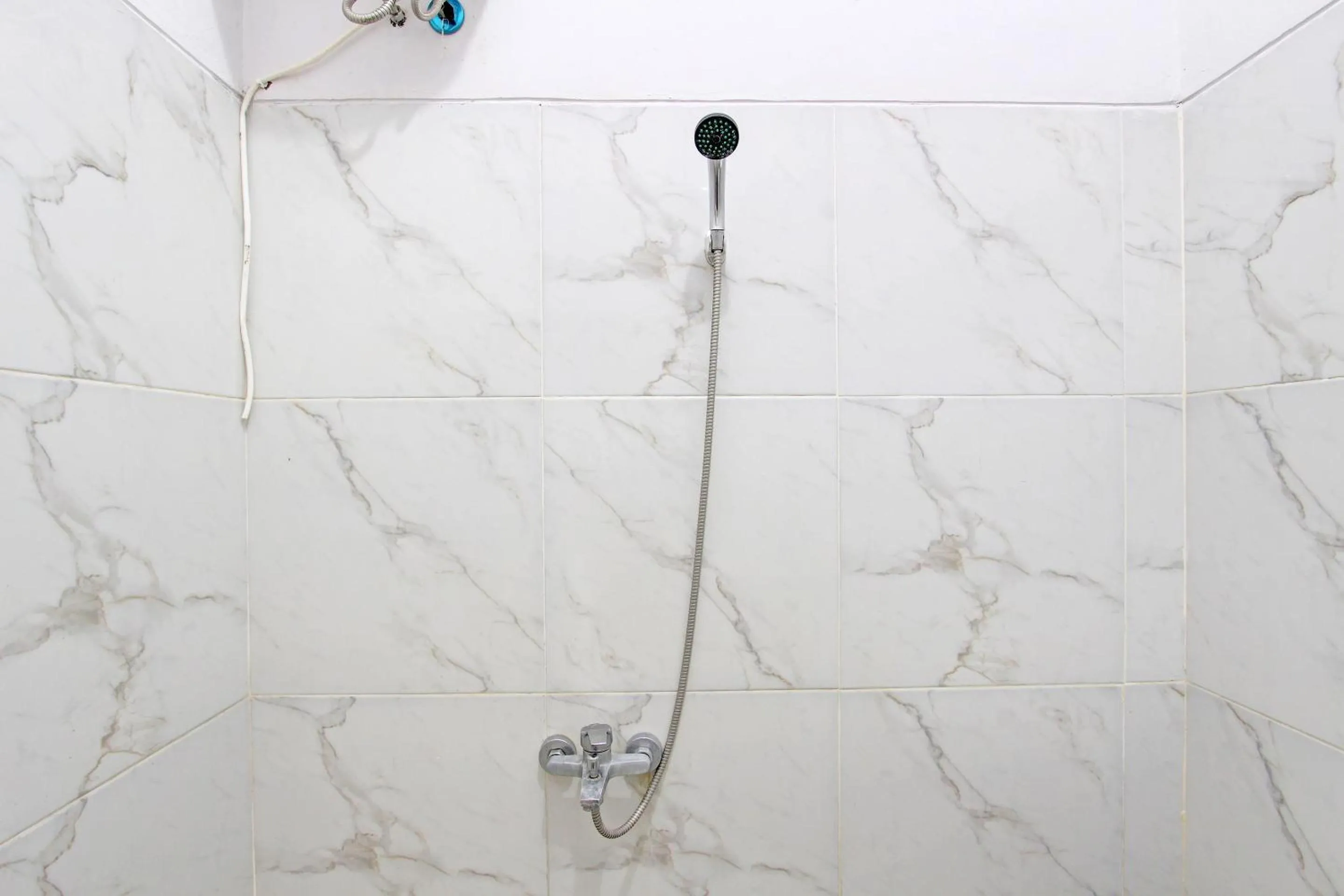 Bathroom in OYO Life 92686 Lanaya Guesthouse Syariah