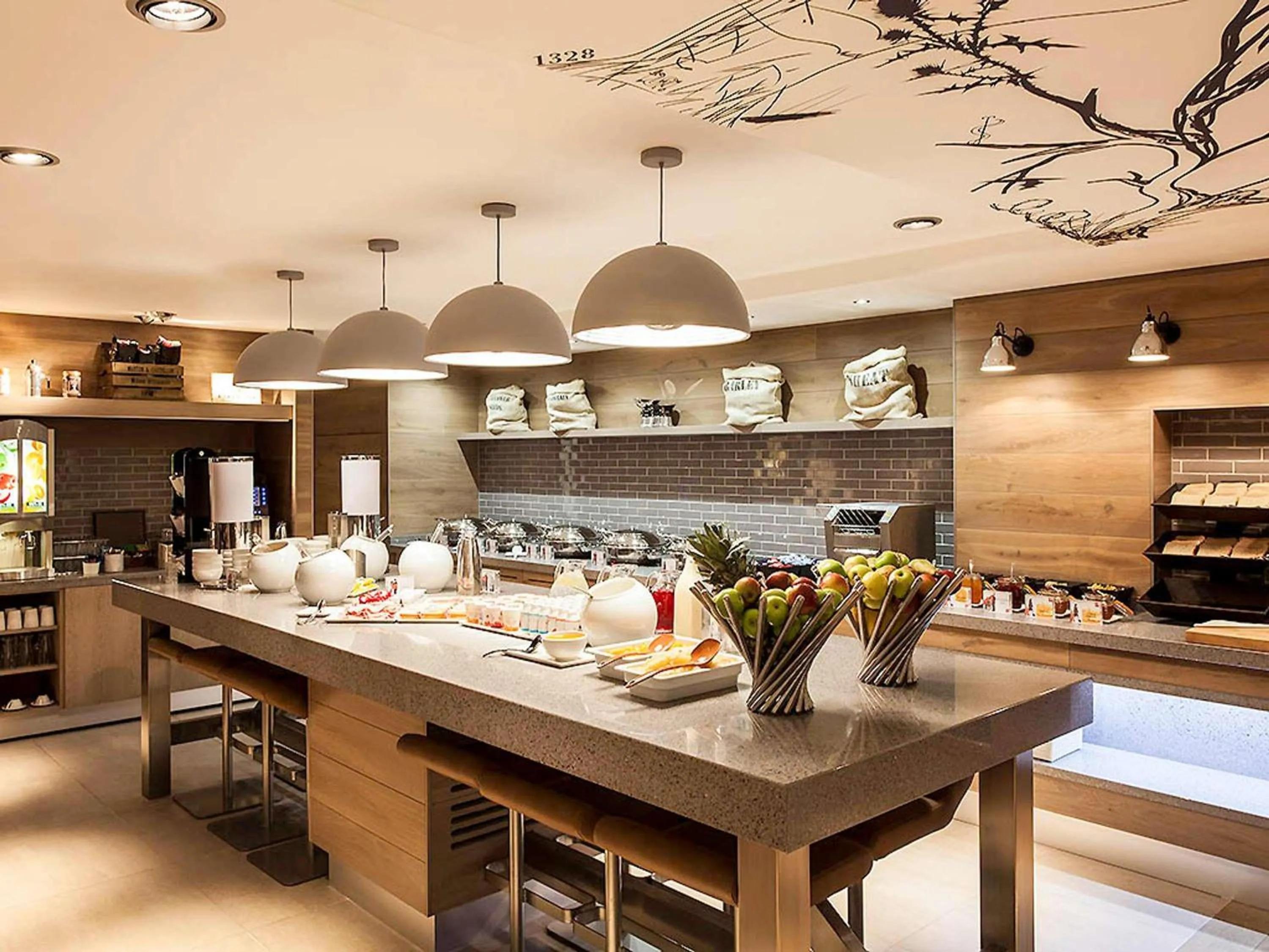 Restaurant/places to eat in ibis Edinburgh Centre South Bridge – Royal Mile