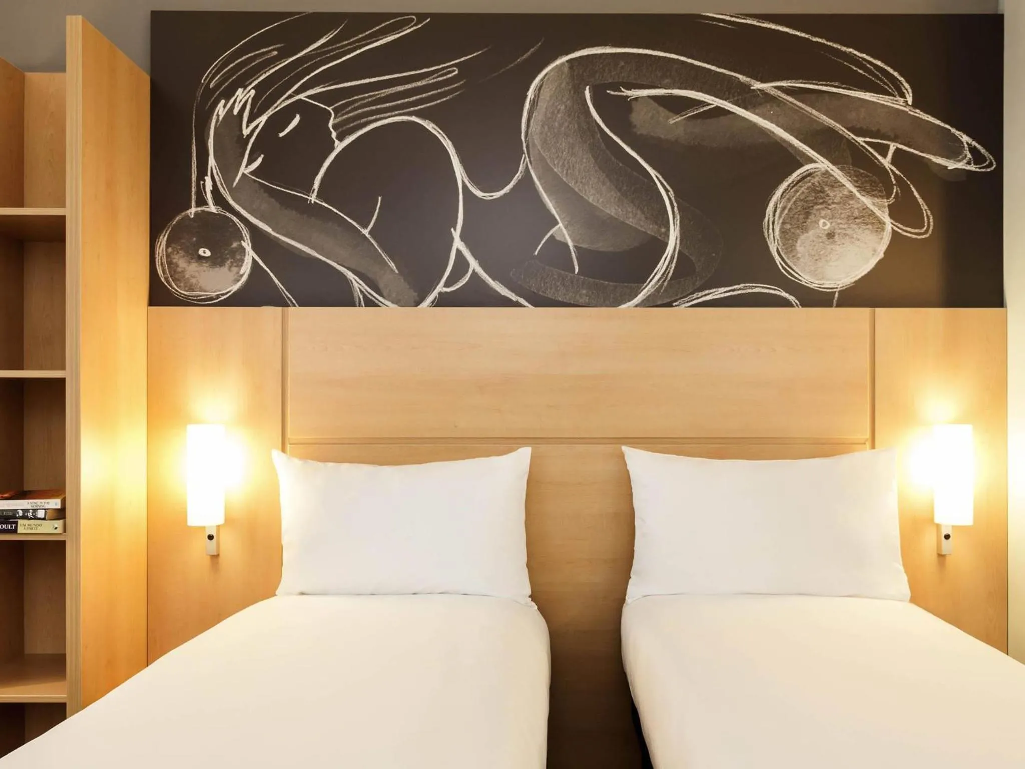 Bedroom, Bed in ibis Edinburgh Centre South Bridge – Royal Mile