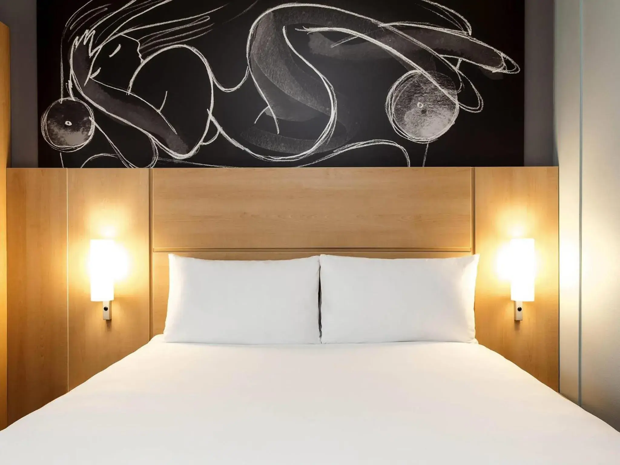 Bedroom, Bed in ibis Edinburgh Centre South Bridge – Royal Mile Bedroom, Bed in ibis Edinburgh Centre South Bridge – Royal Mile