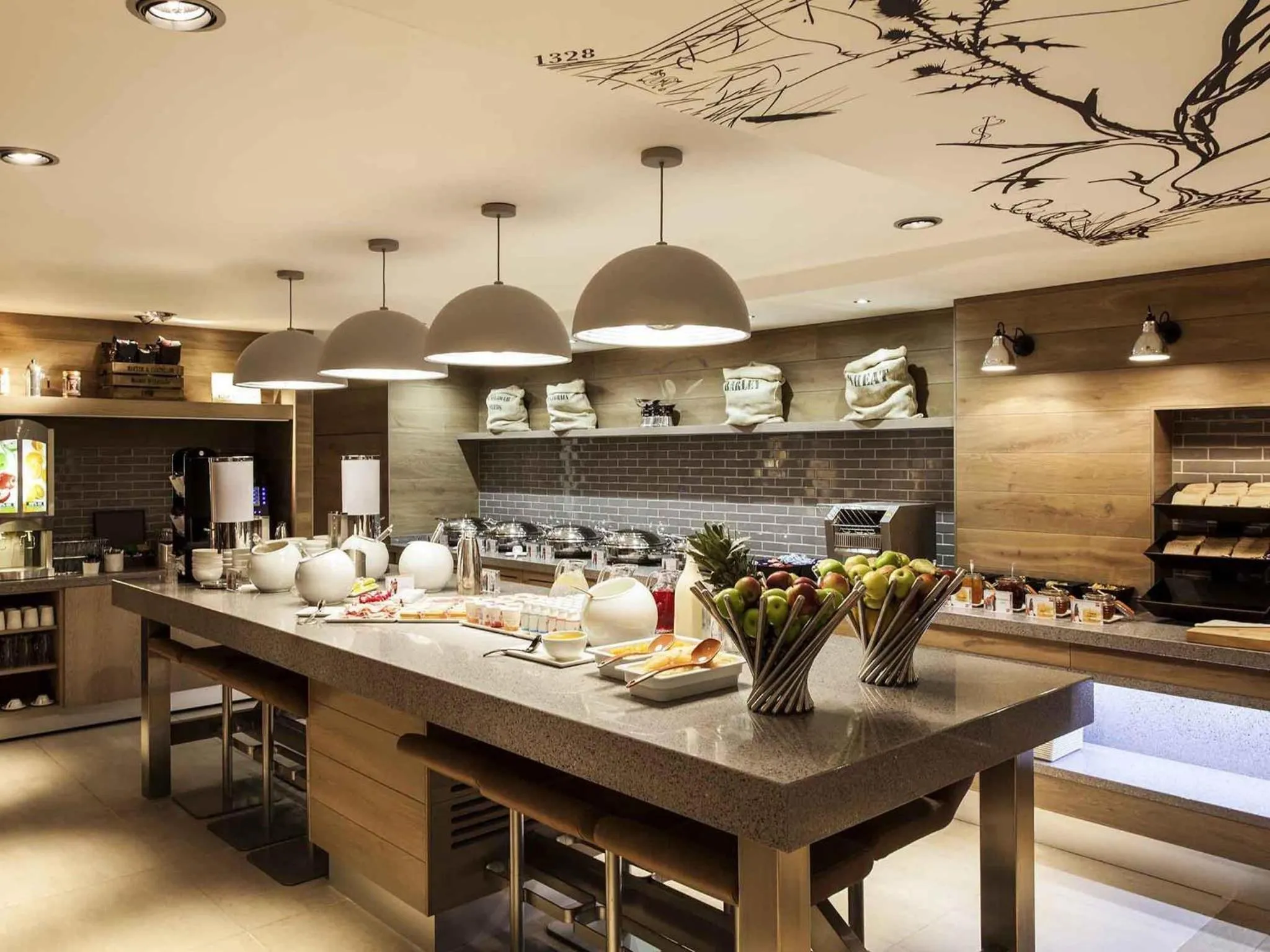 Restaurant/places to eat in ibis Edinburgh Centre South Bridge – Royal Mile