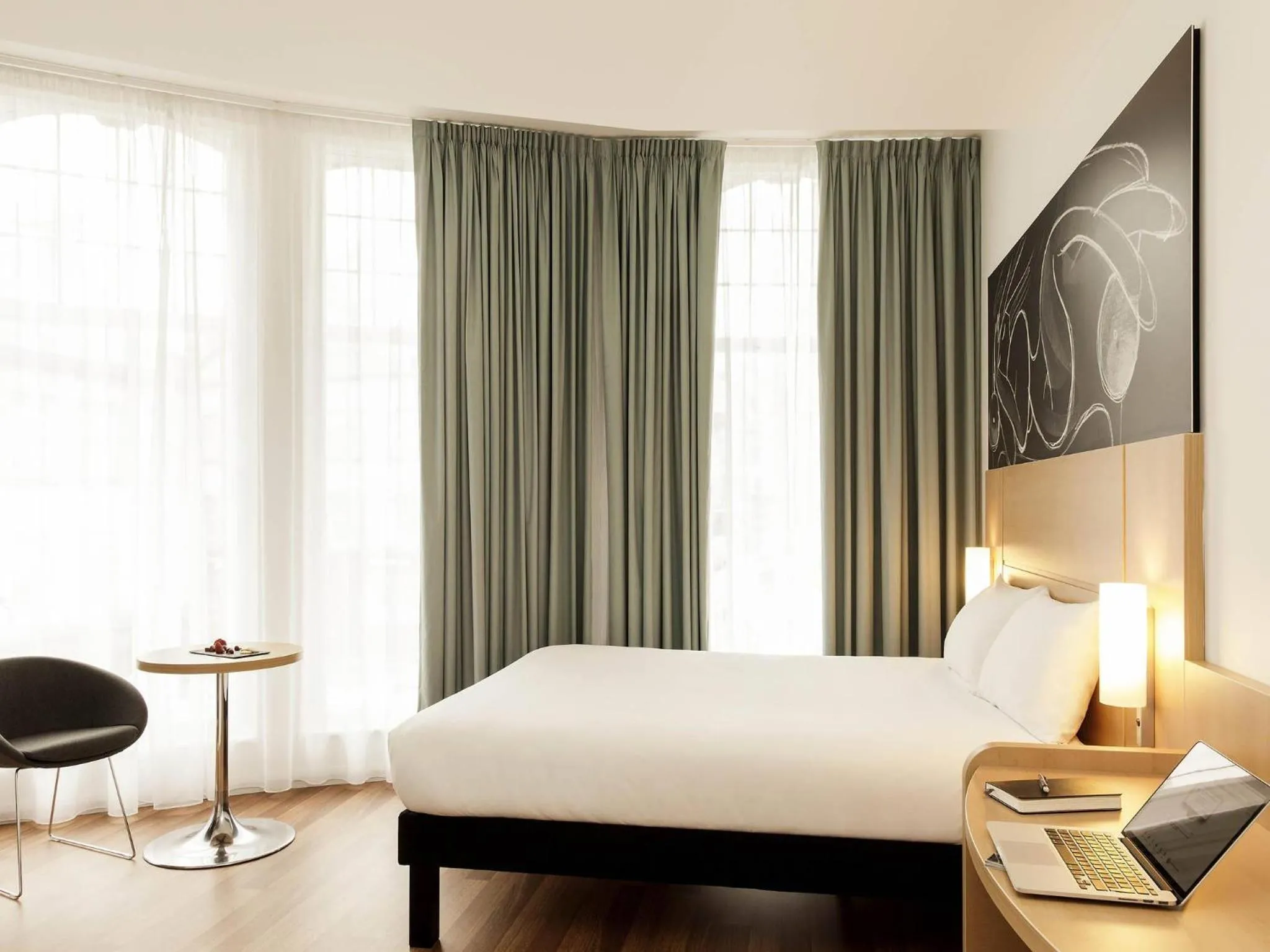 Bedroom, Bed in ibis Edinburgh Centre South Bridge – Royal Mile
