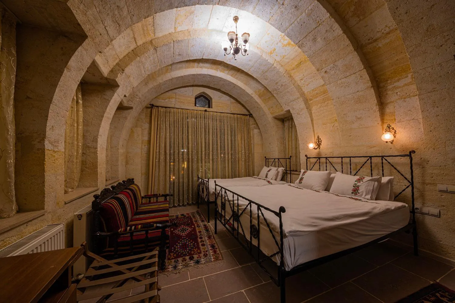 Photo of the whole room, Bed in Konak Bezirhane Cave Otel