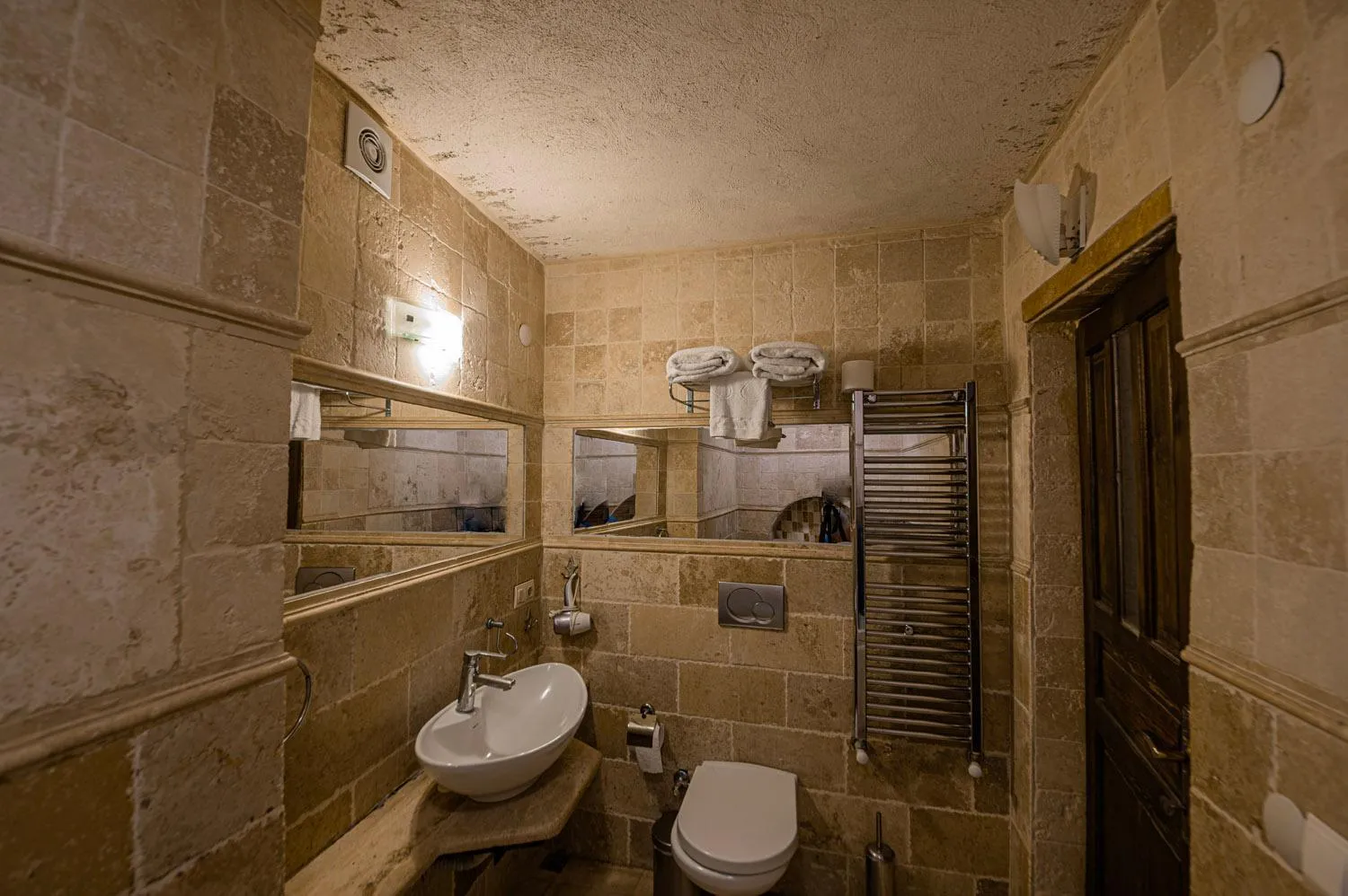 Shower in Konak Bezirhane Cave Otel