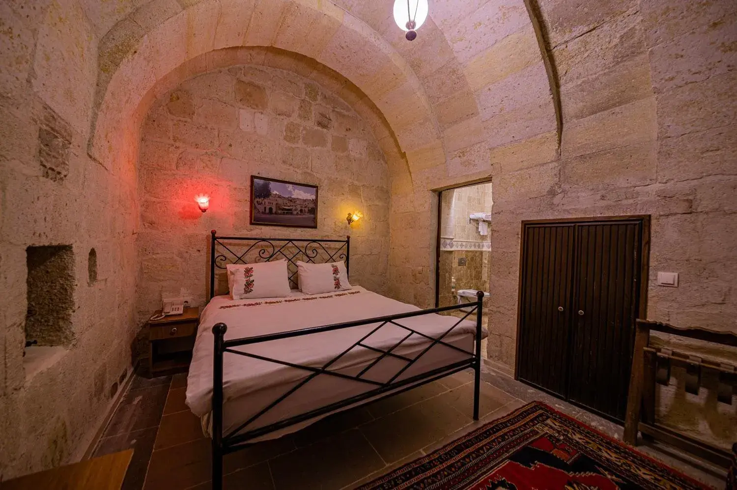 Photo of the whole room, Bed in Konak Bezirhane Cave Otel Photo of the whole room, Bed in Konak Bezirhane Cave Otel