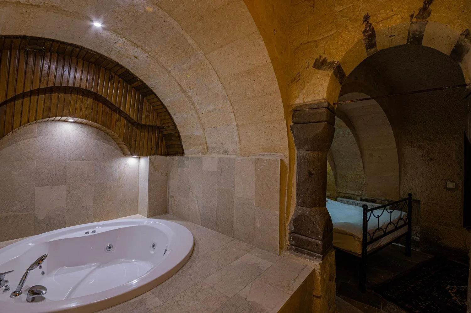 Hot Tub in Konak Bezirhane Cave Otel