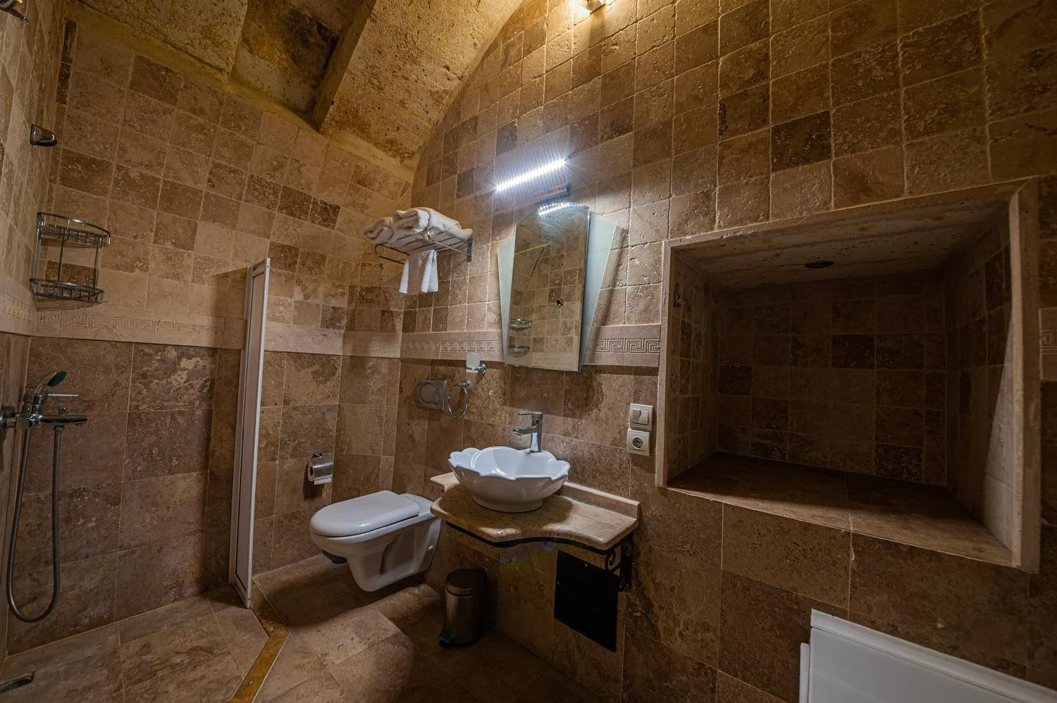 Shower in Konak Bezirhane Cave Otel