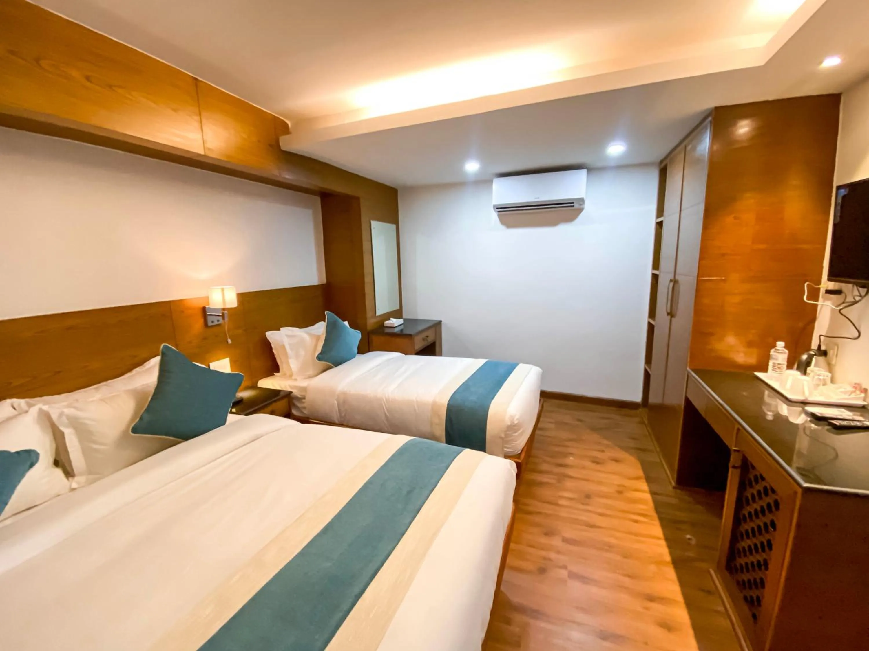 Photo of the whole room, Bed in Hotel Tradition and Spa