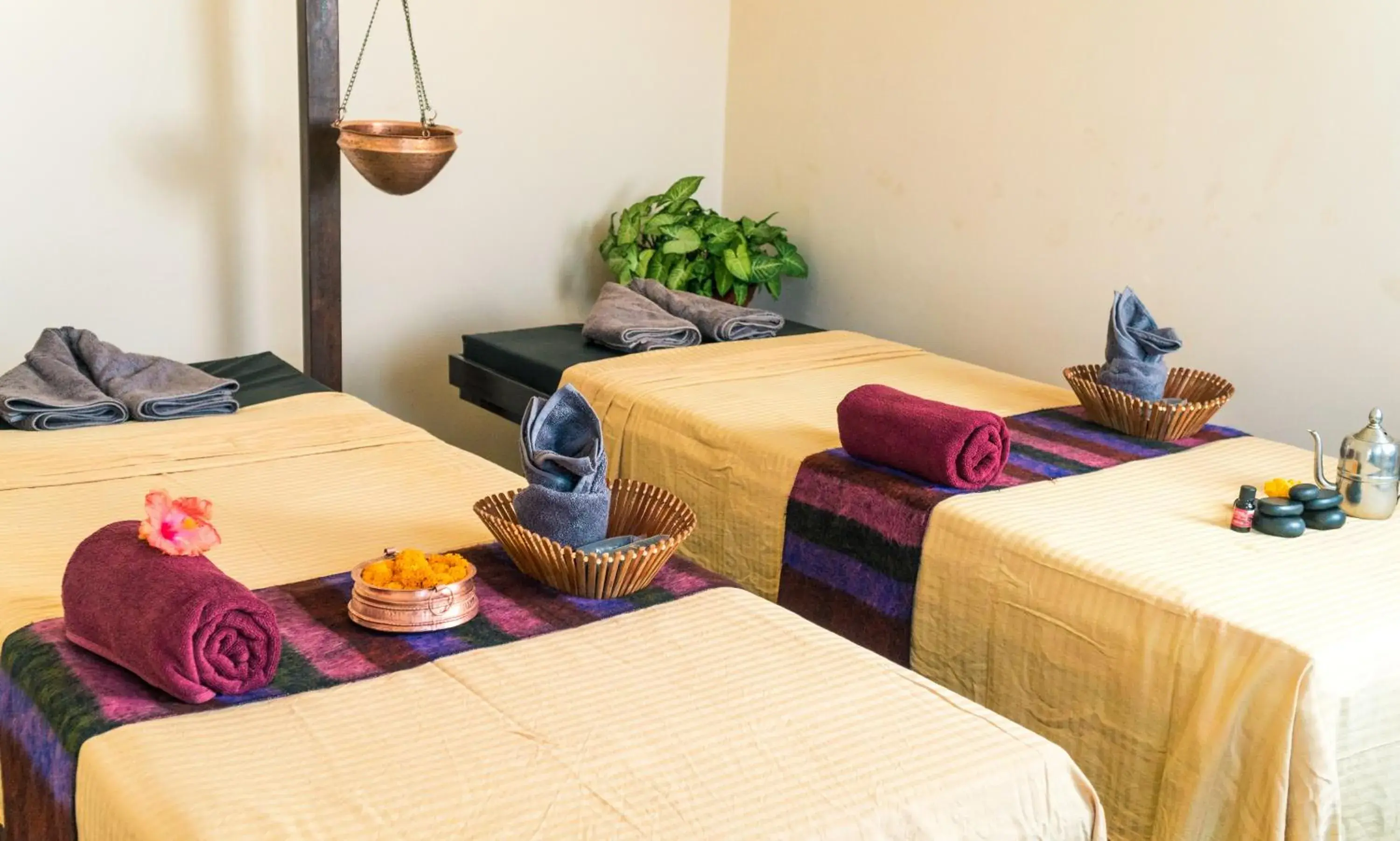Massage, Bed in Hotel Tradition and Spa Massage, Bed in Hotel Tradition and Spa