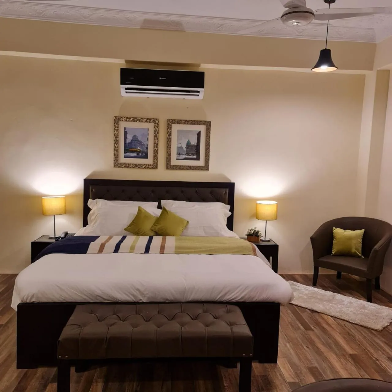 Bedroom, Bed in The Mandarin Inn