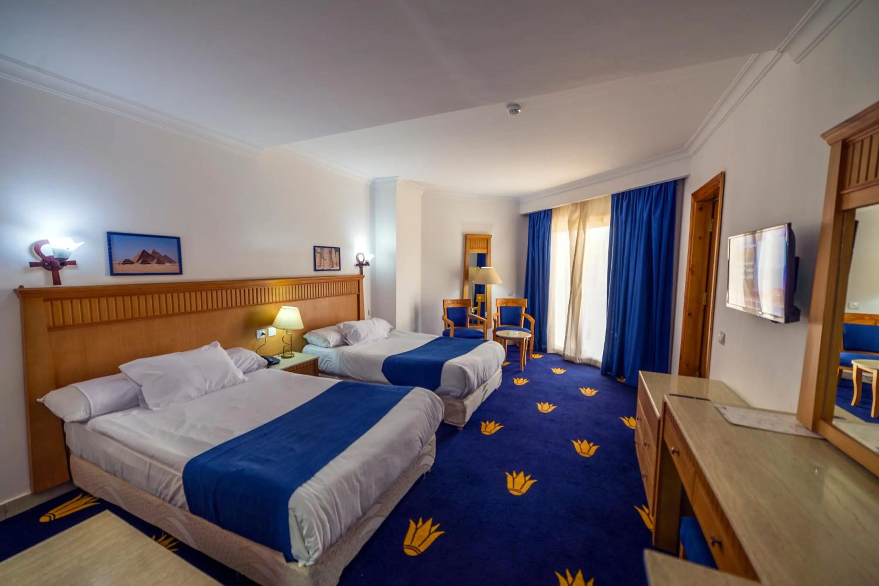 Bedroom, Bed in Regency Pyramids Hotel