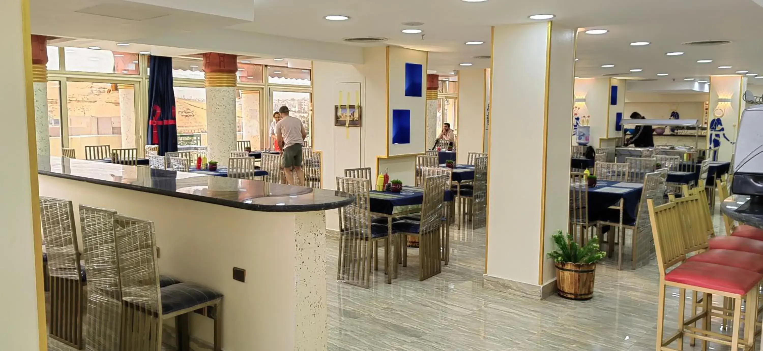 Restaurant/places to eat in Regency Pyramids Hotel Restaurant/places to eat in Regency Pyramids Hotel