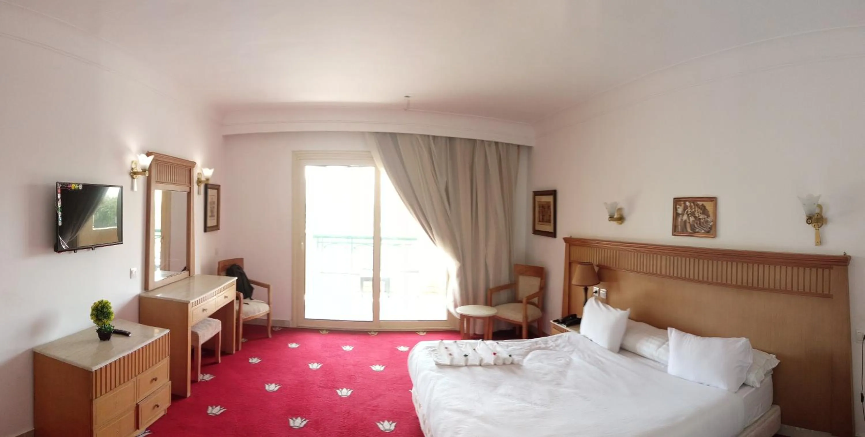 Living room, Bed in Regency Pyramids Hotel