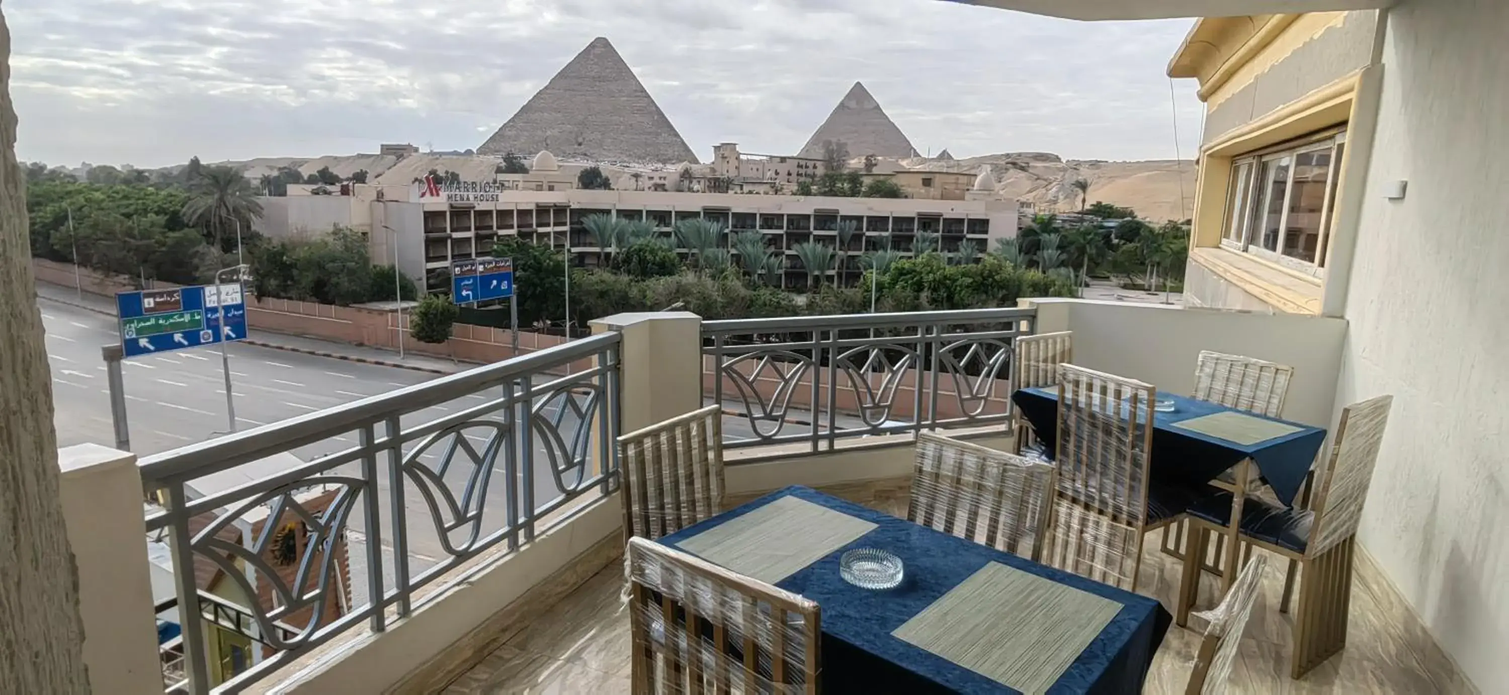 Restaurant/places to eat in Regency Pyramids Hotel Restaurant/places to eat in Regency Pyramids Hotel