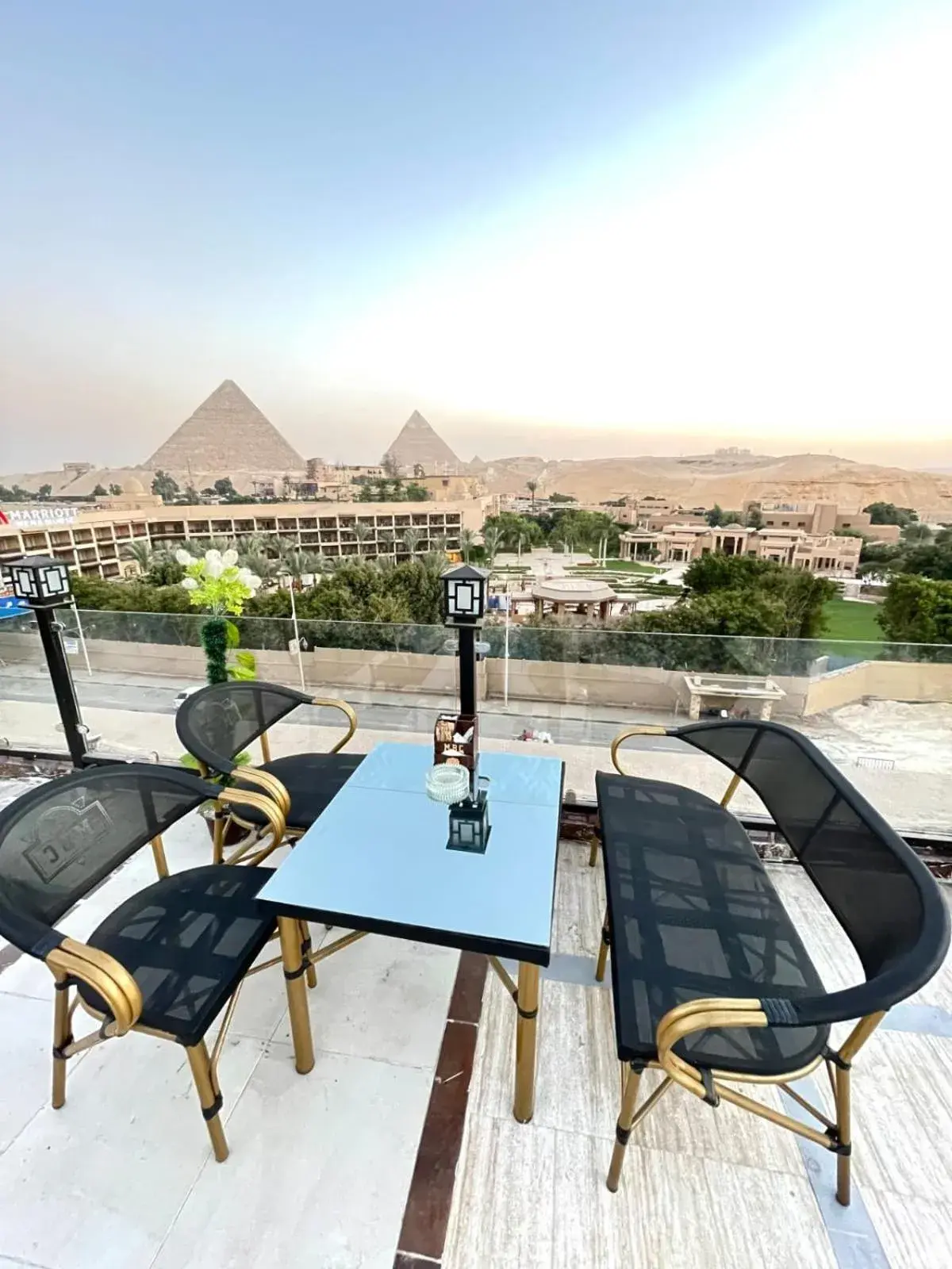 Restaurant/places to eat in Regency Pyramids Hotel Restaurant/places to eat in Regency Pyramids Hotel