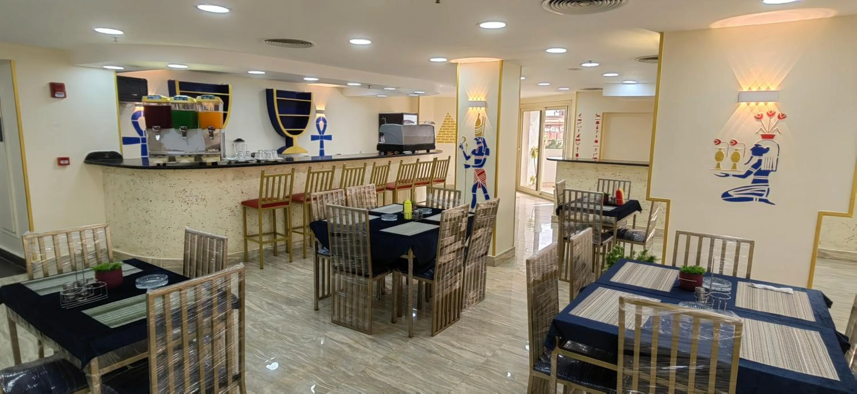 Restaurant/places to eat in Regency Pyramids Hotel
