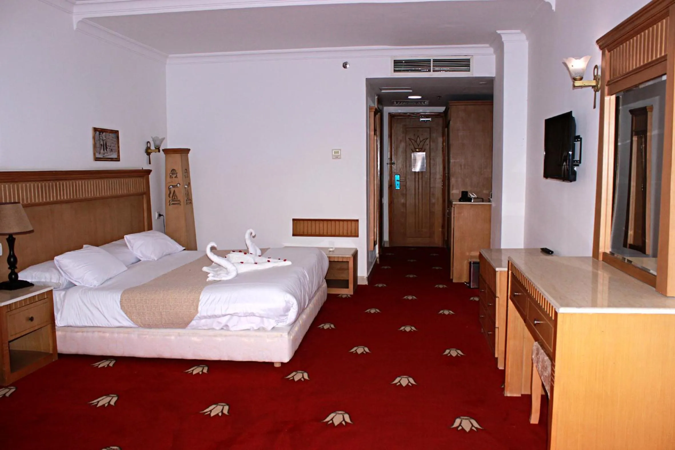 Photo of the whole room, Bed in Regency Pyramids Hotel