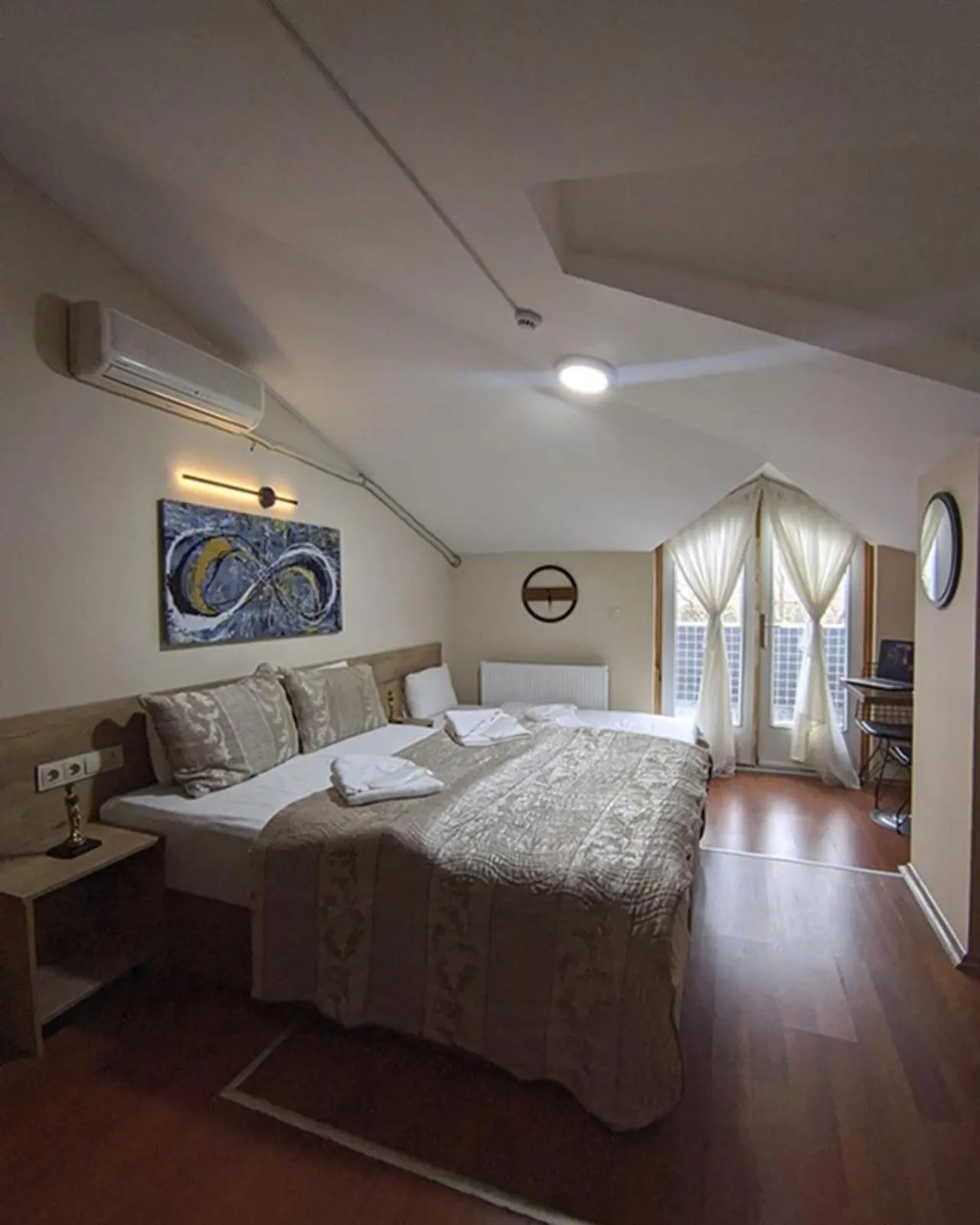 Photo of the whole room, Bed in Rumeli Konak Butik Otel