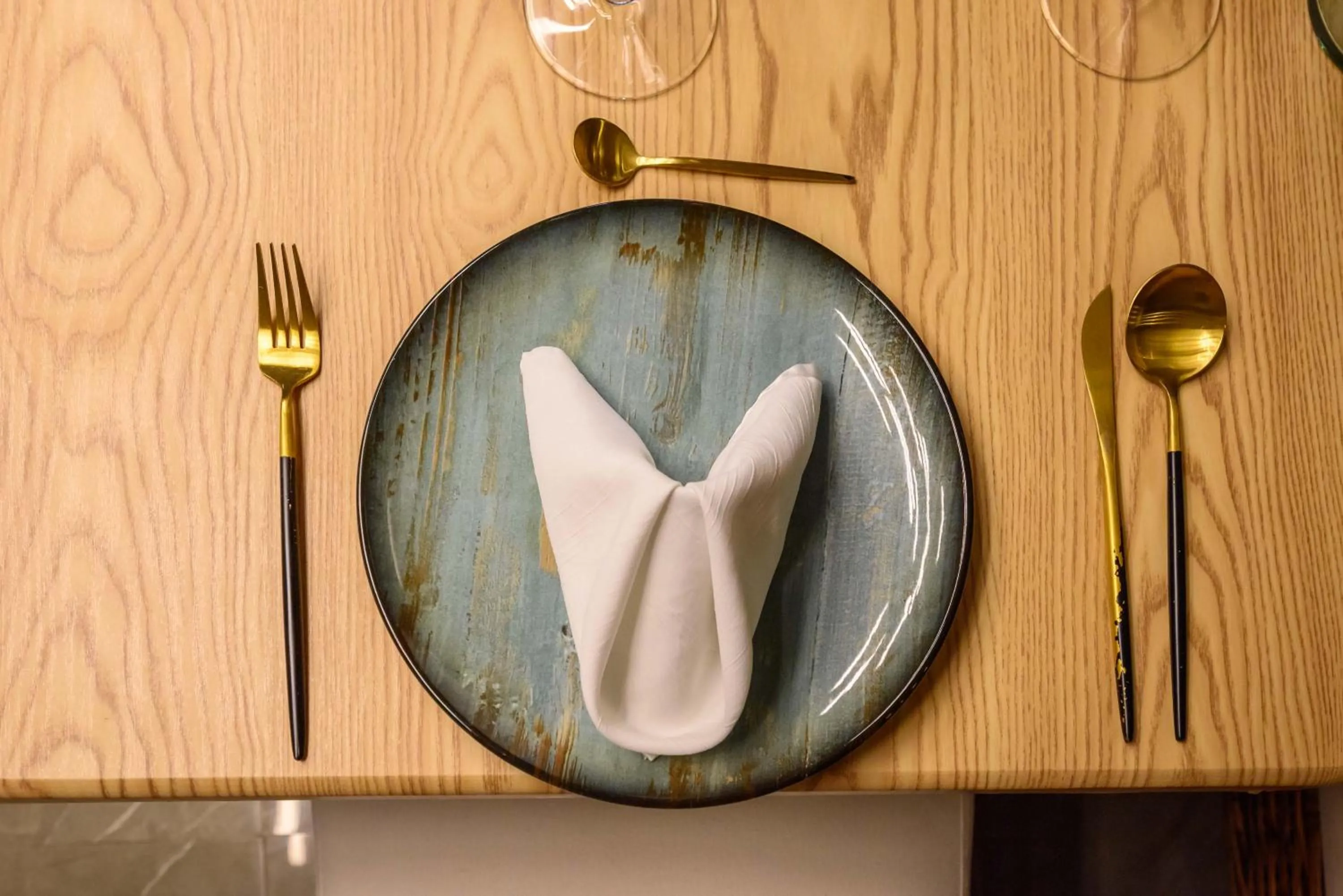 Restaurant/places to eat in KH Hotel Boutique