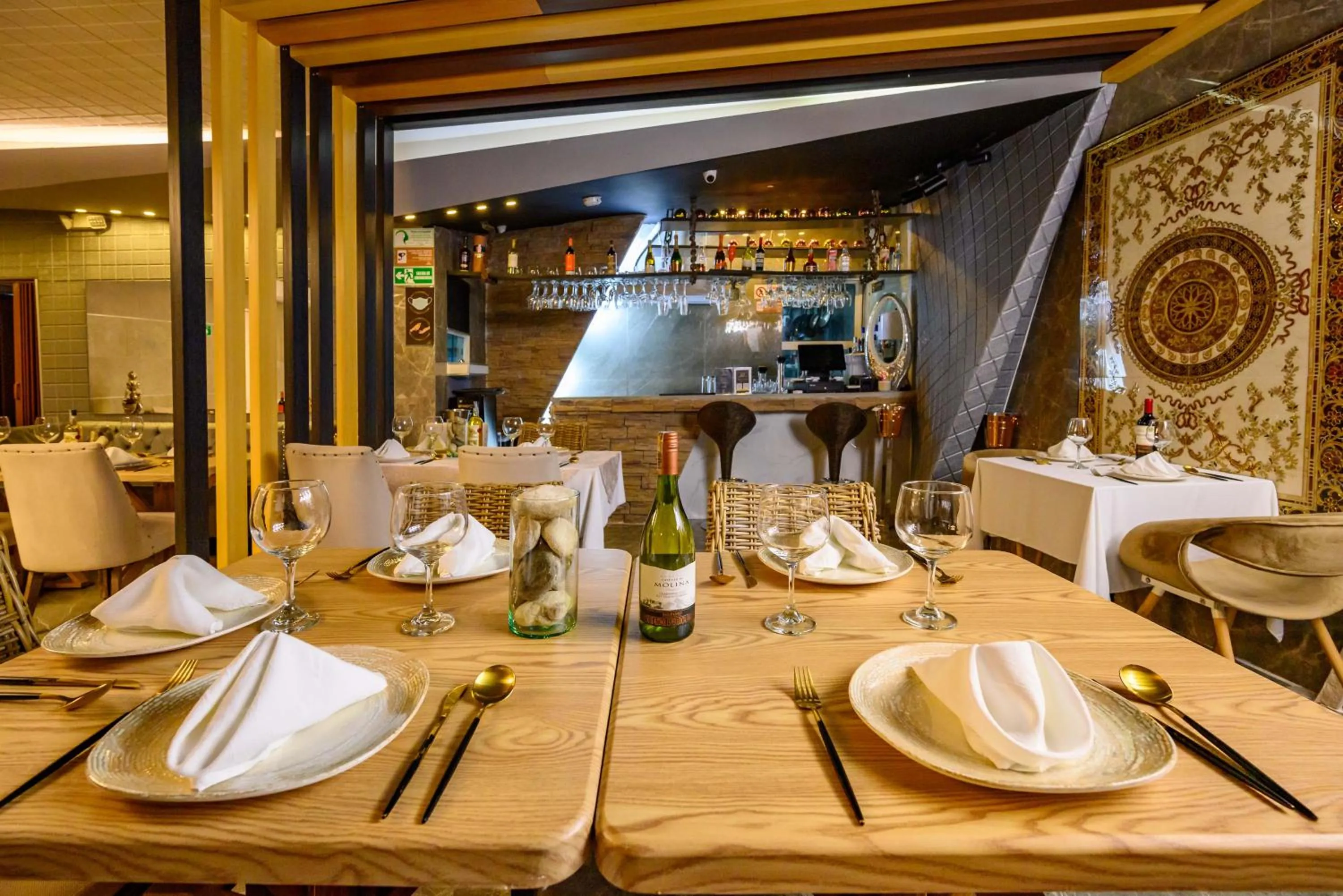 Restaurant/places to eat in KH Hotel Boutique