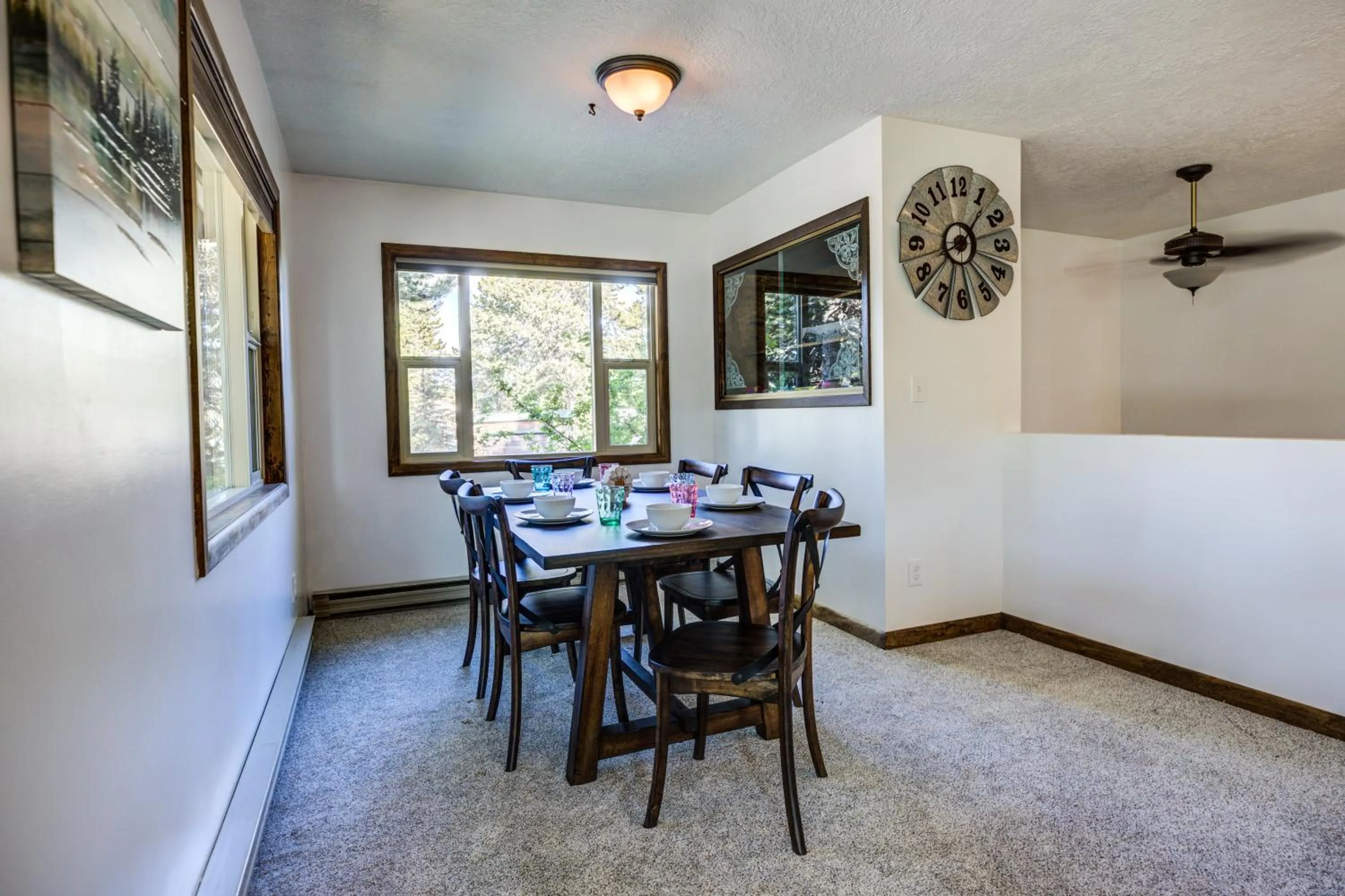 Seating area in Geyser Getaway